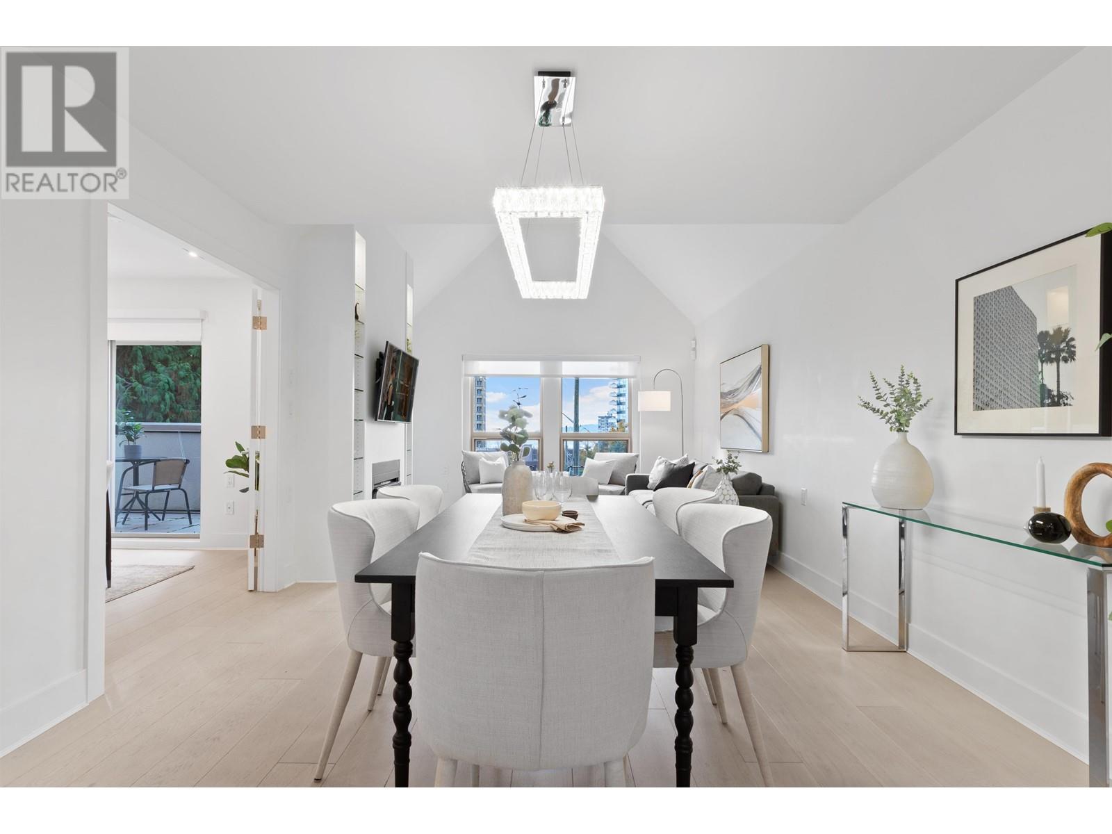 306 843 22nd Street, West Vancouver, British Columbia  V7V 4C1 - Photo 4 - R2827347