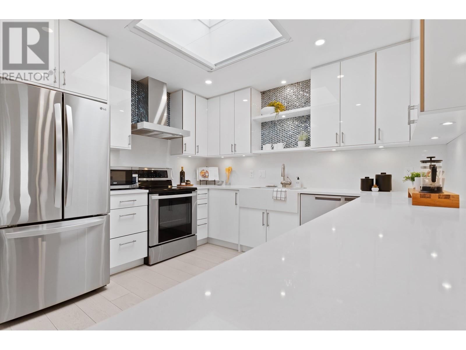 306 843 22nd Street, West Vancouver, British Columbia  V7V 4C1 - Photo 9 - R2827347