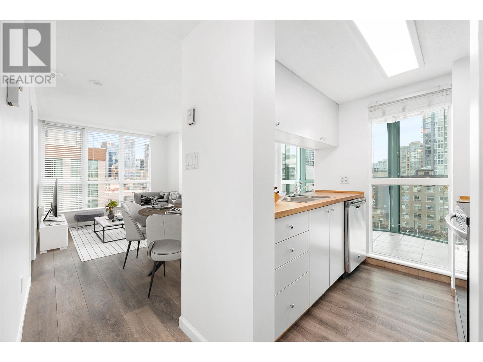 707 1188 Howe Street, Vancouver, British Columbia  V6Z 2S8 - Photo 2 - R2827359