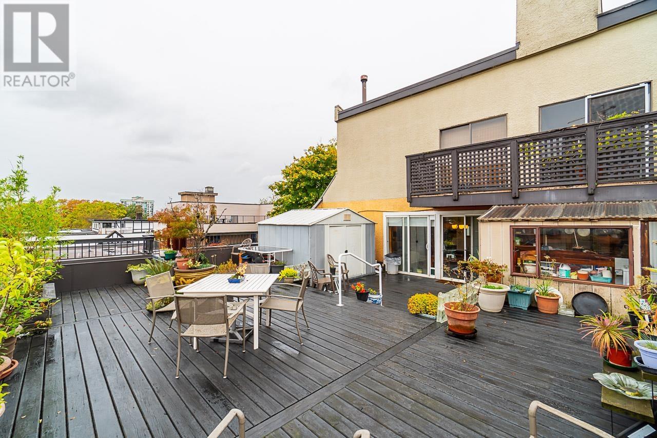 402 110 Seventh Street, New Westminster, British Columbia  V3M 5W5 - Photo 2 - R2827369