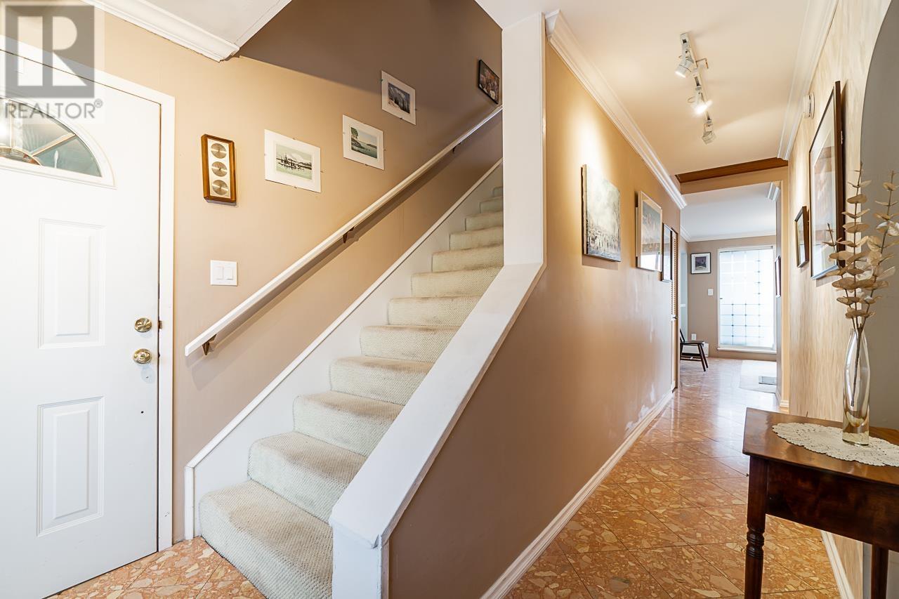 402 110 Seventh Street, New Westminster, British Columbia  V3M 5W5 - Photo 25 - R2827369