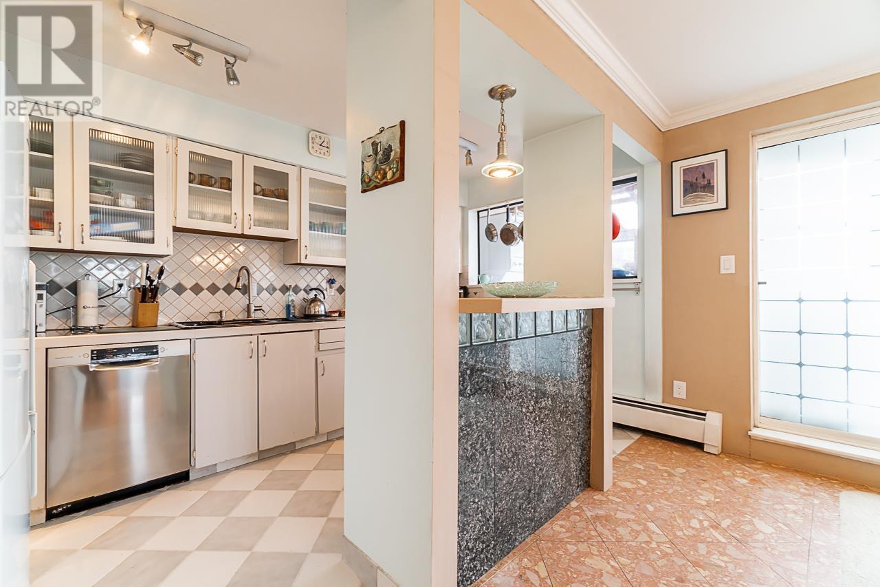 402 110 Seventh Street, New Westminster, British Columbia  V3M 5W5 - Photo 3 - R2827369