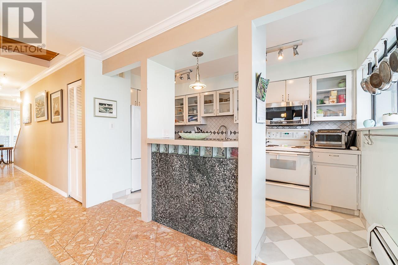 402 110 Seventh Street, New Westminster, British Columbia  V3M 5W5 - Photo 4 - R2827369