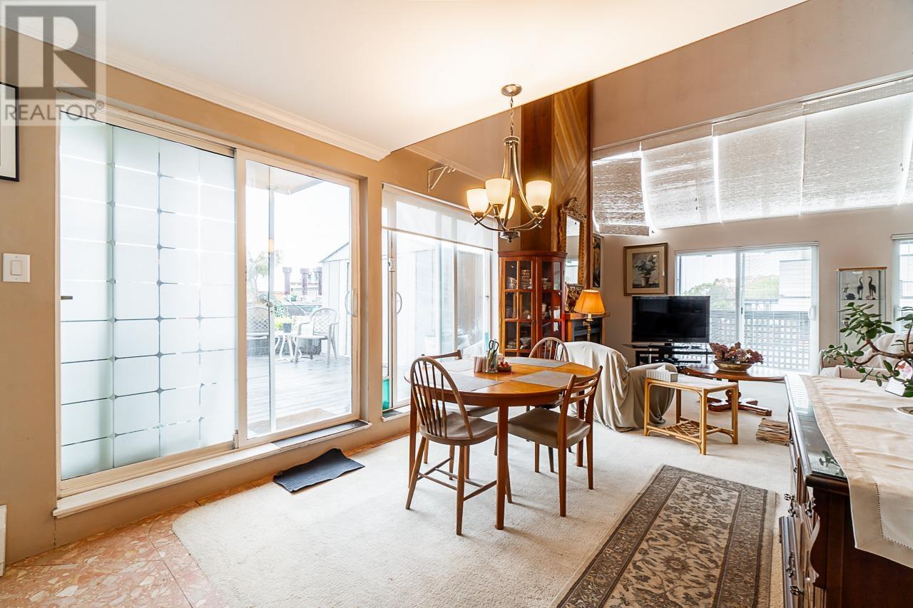 402 110 Seventh Street, New Westminster, British Columbia  V3M 5W5 - Photo 8 - R2827369
