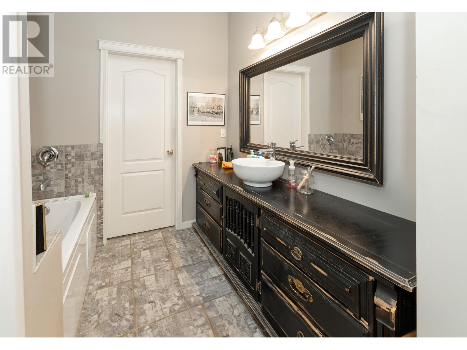 13328 Mccauley Crescent, Maple Ridge, British Columbia  V4R 2V2 - Photo 17 - R2827342
