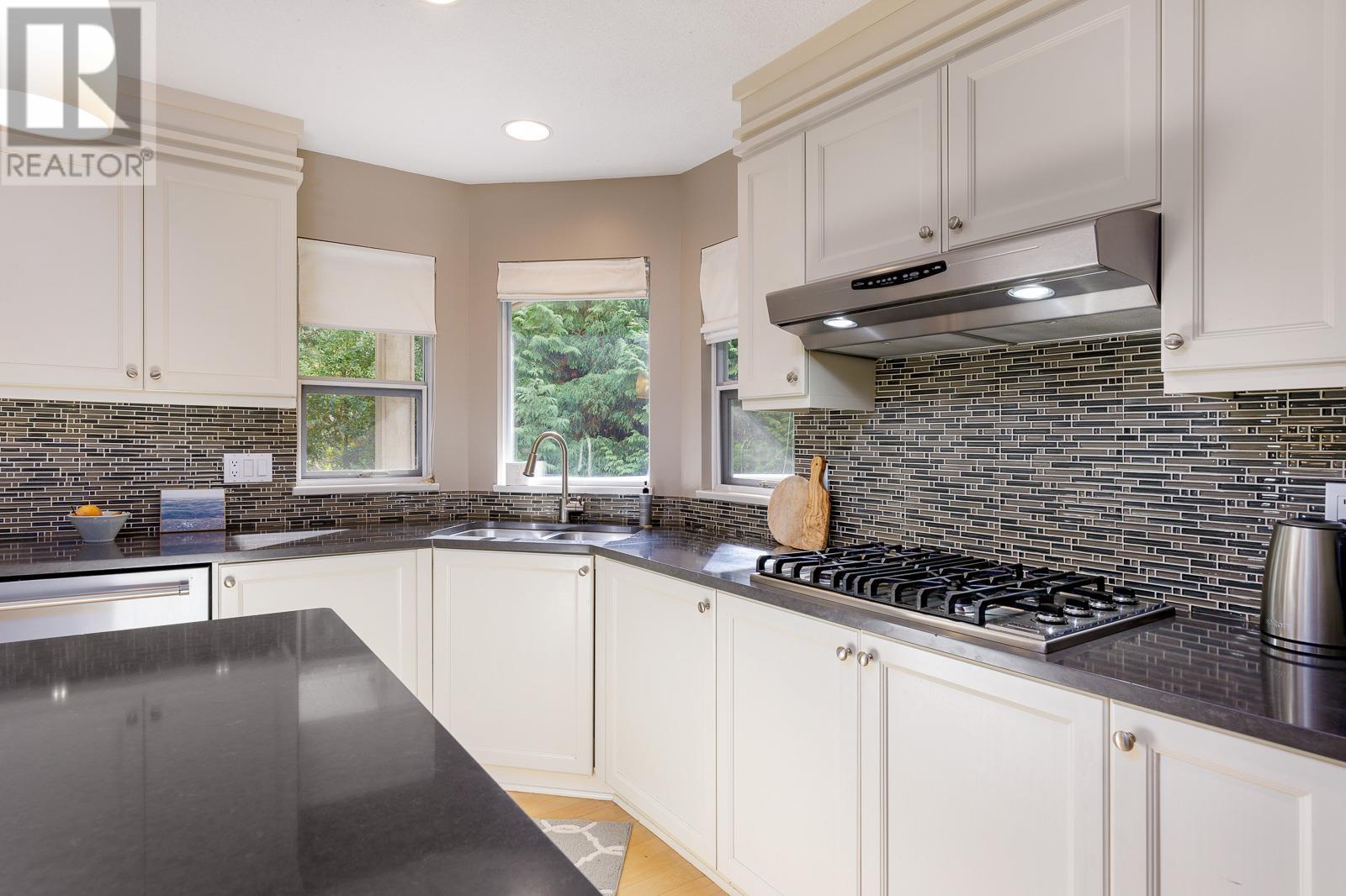 108 Parkside Drive, Port Moody, British Columbia  V3H 4W8 - Photo 11 - R2827353
