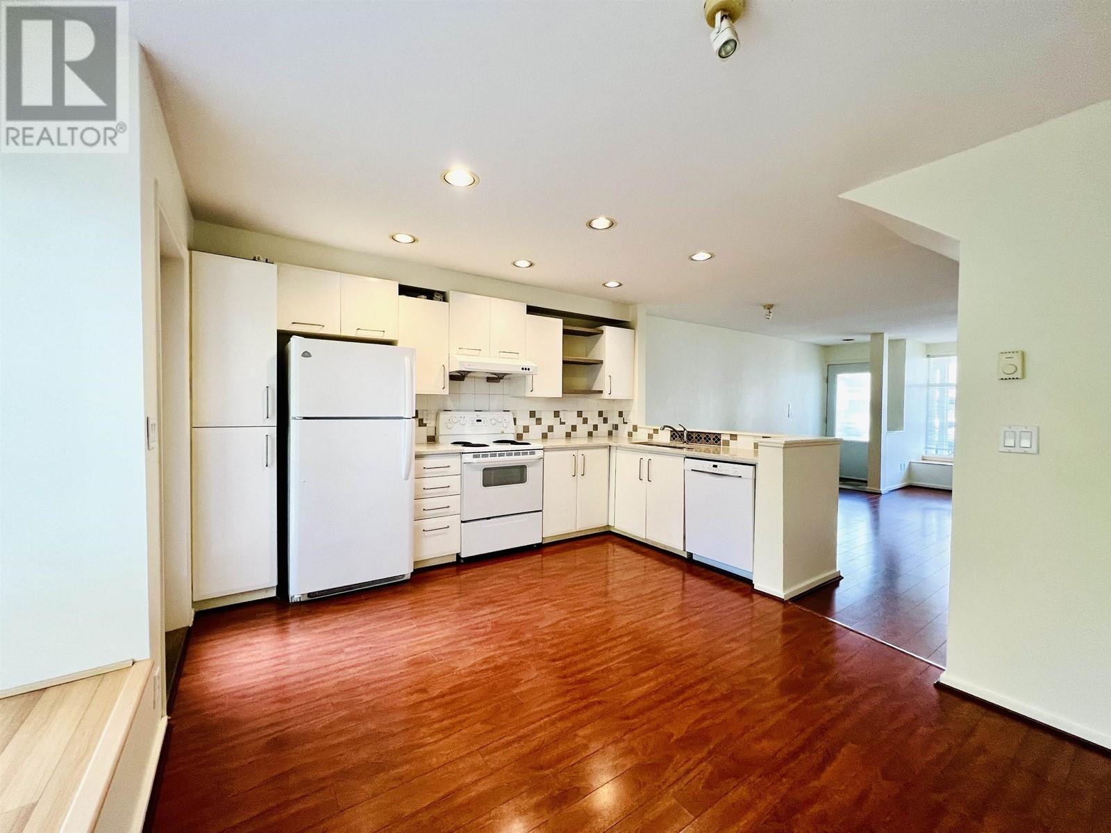 7468 Magnolia Terrace, Burnaby, British Columbia  V5E 4L1 - Photo 2 - R2827364