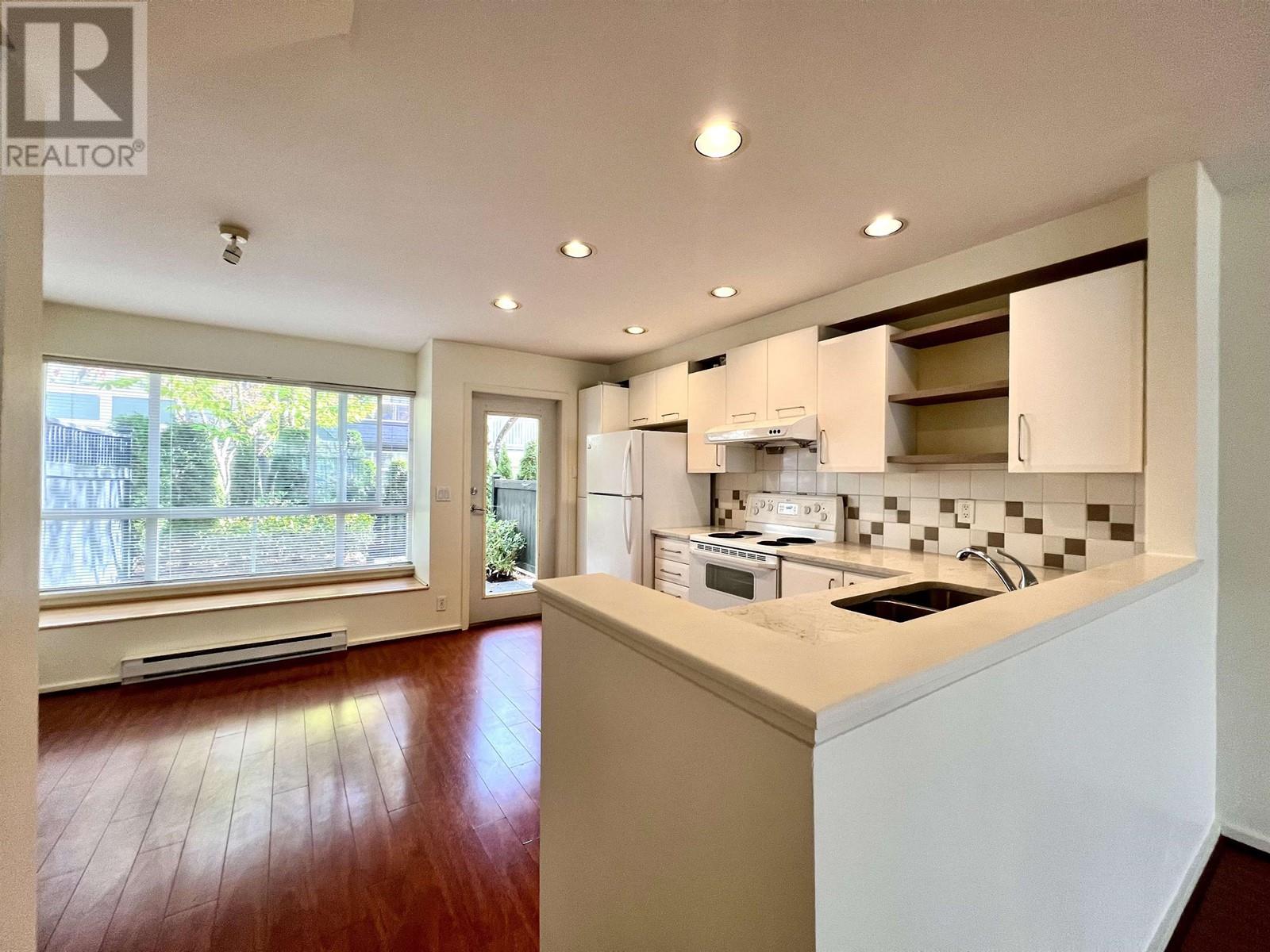 7468 Magnolia Terrace, Burnaby, British Columbia  V5E 4L1 - Photo 4 - R2827364