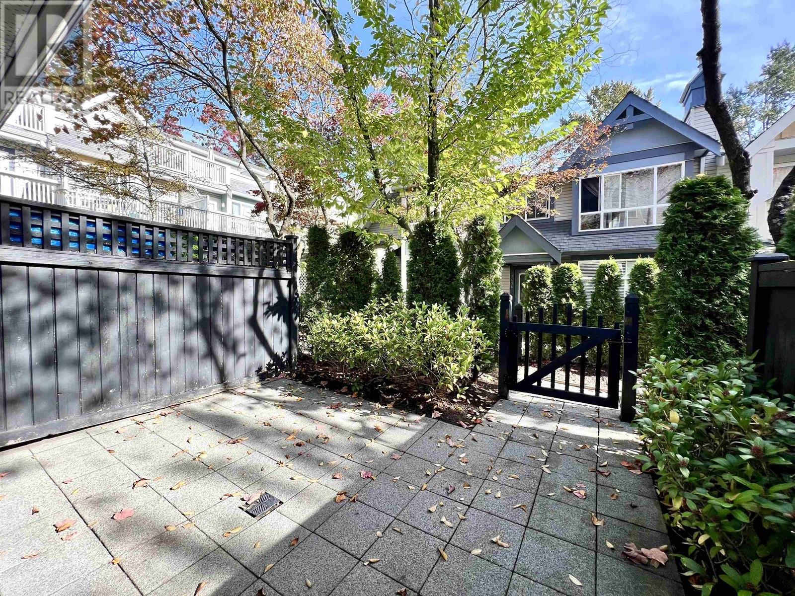 7468 Magnolia Terrace, Burnaby, British Columbia  V5E 4L1 - Photo 6 - R2827364