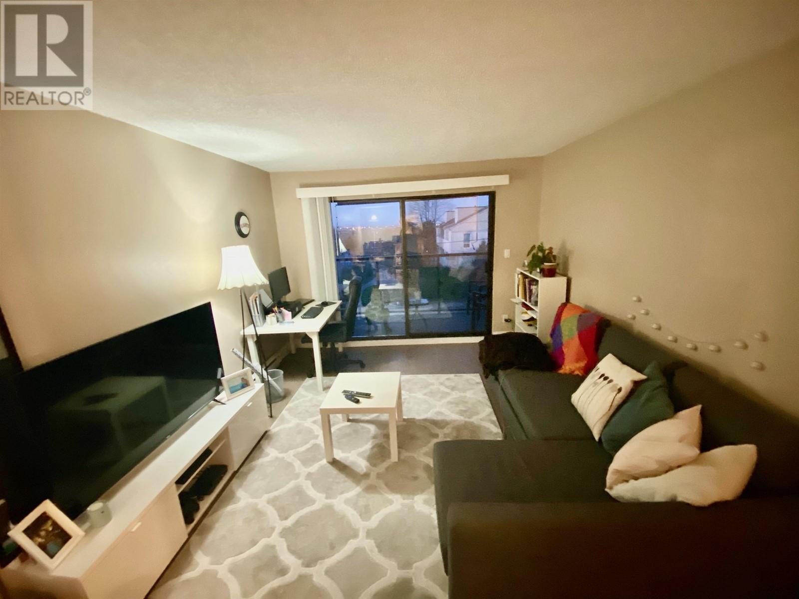 203 315 Tenth Street, New Westminster, British Columbia  V3M 3Y2 - Photo 3 - R2827050