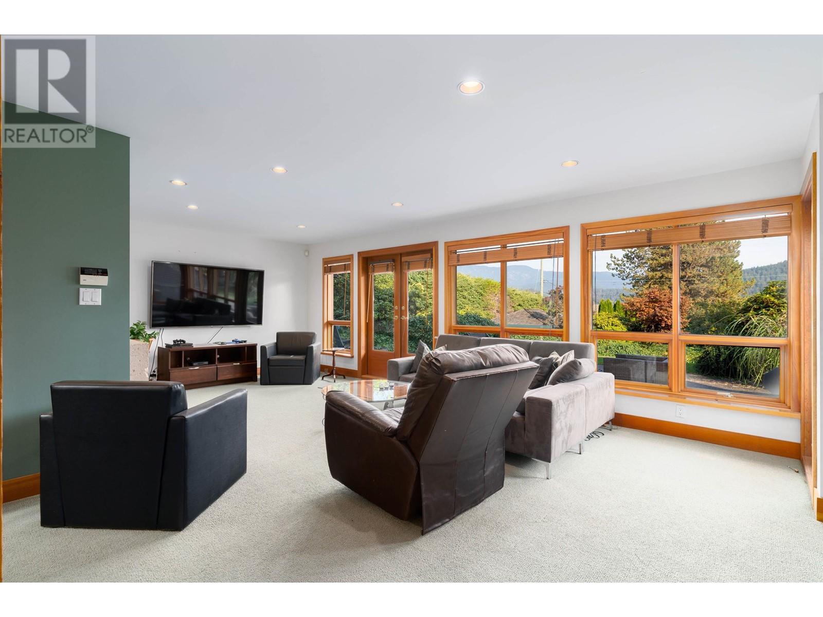 552 Beachview Drive, North Vancouver, British Columbia  V7G 1P9 - Photo 28 - R2827197