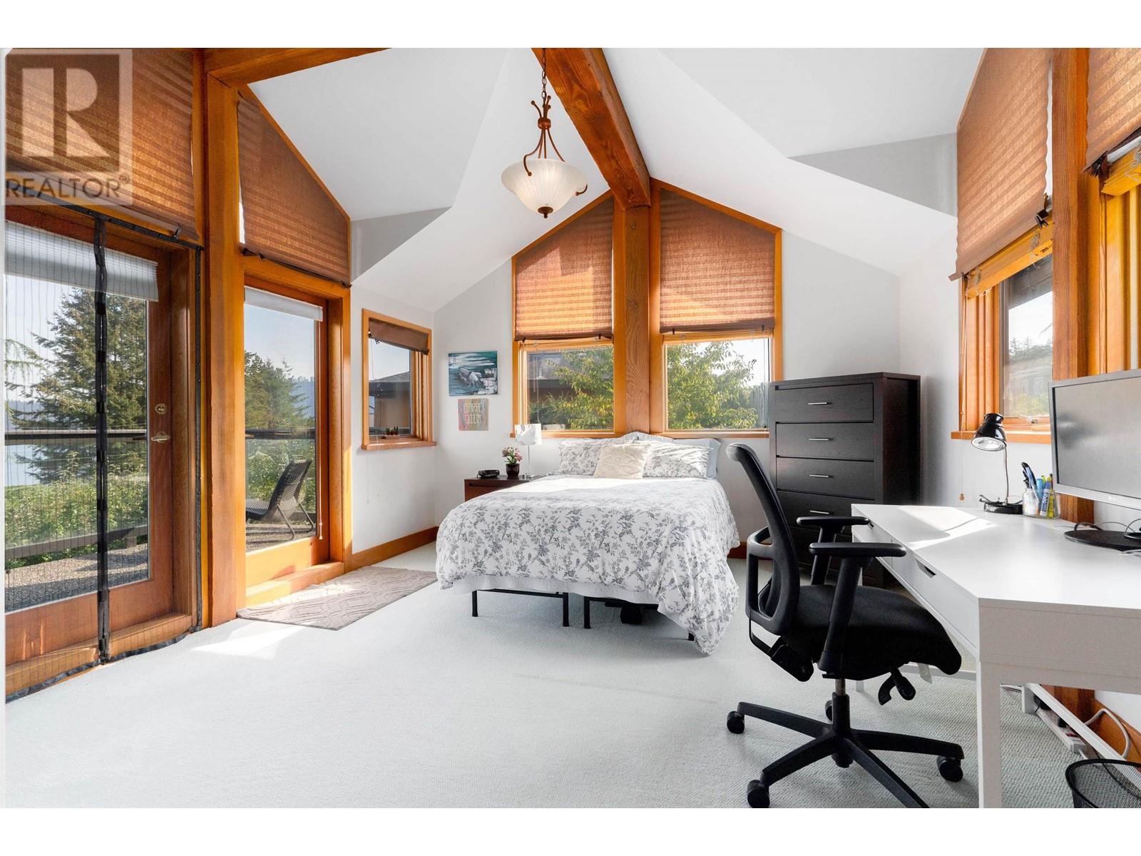 552 Beachview Drive, North Vancouver, British Columbia  V7G 1P9 - Photo 22 - R2827197