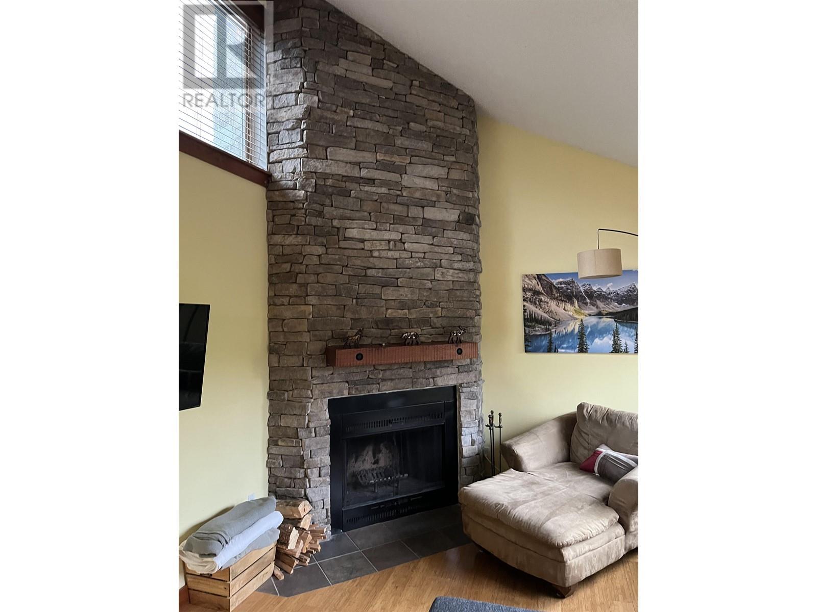 301 2021 Karen Crescent, Whistler, British Columbia  V8E 0H1 - Photo 3 - R2827096