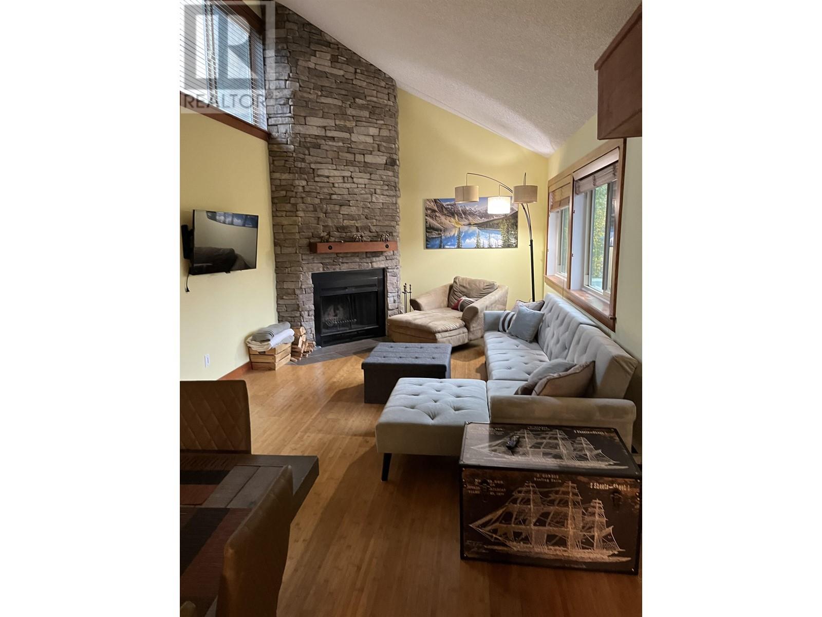 301 2021 Karen Crescent, Whistler, British Columbia  V8E 0H1 - Photo 4 - R2827096