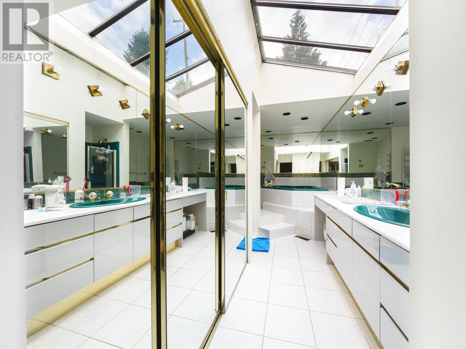 4503 Woodgreen Drive, West Vancouver, British Columbia  V7S 2T8 - Photo 5 - R2817545