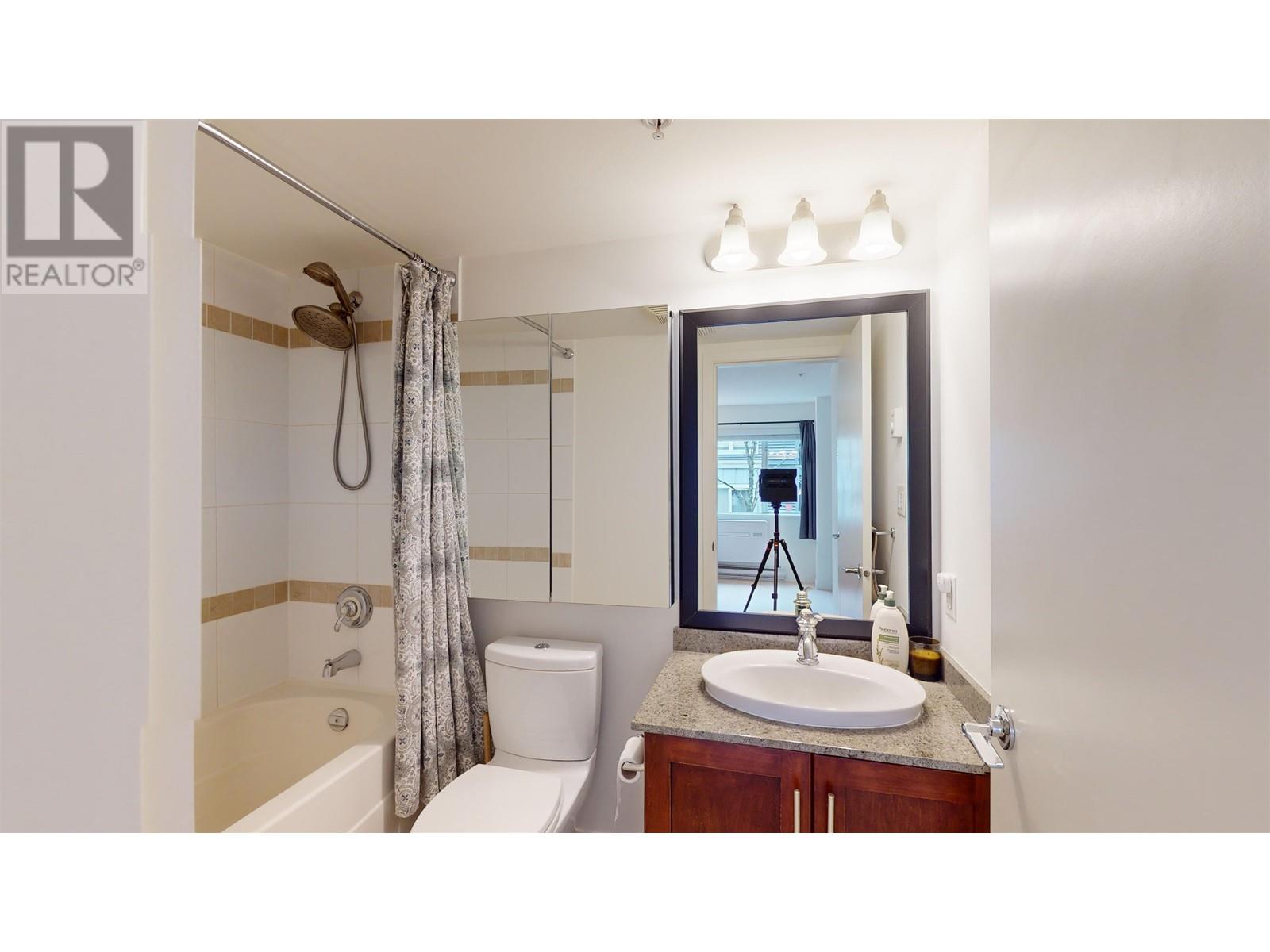 217 676 W 6th Avenue, Vancouver, British Columbia  V5Z 1A3 - Photo 8 - R2827302