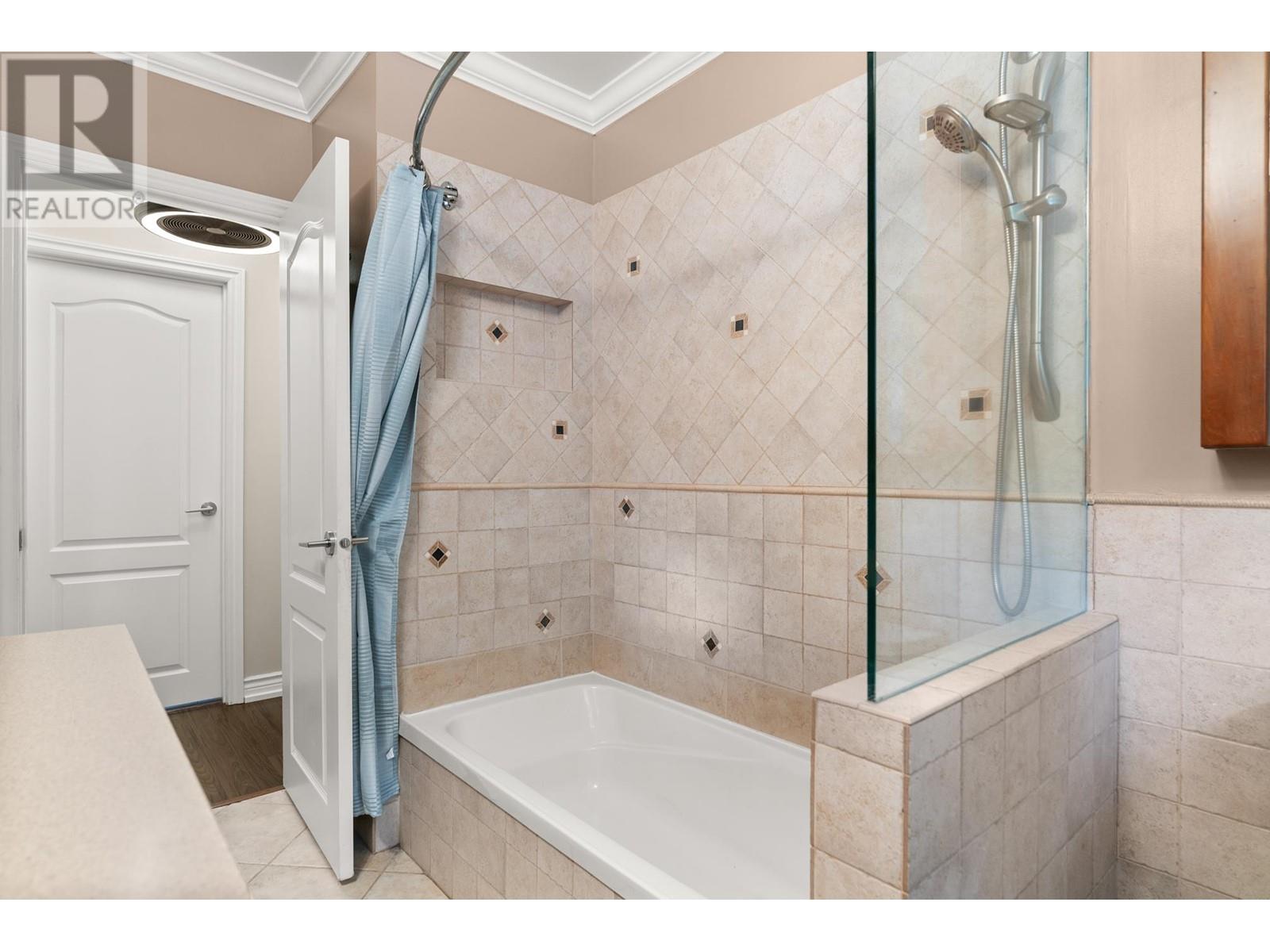 1177 Arborlynn Drive, North Vancouver, British Columbia  V7J 2V4 - Photo 17 - R2827434