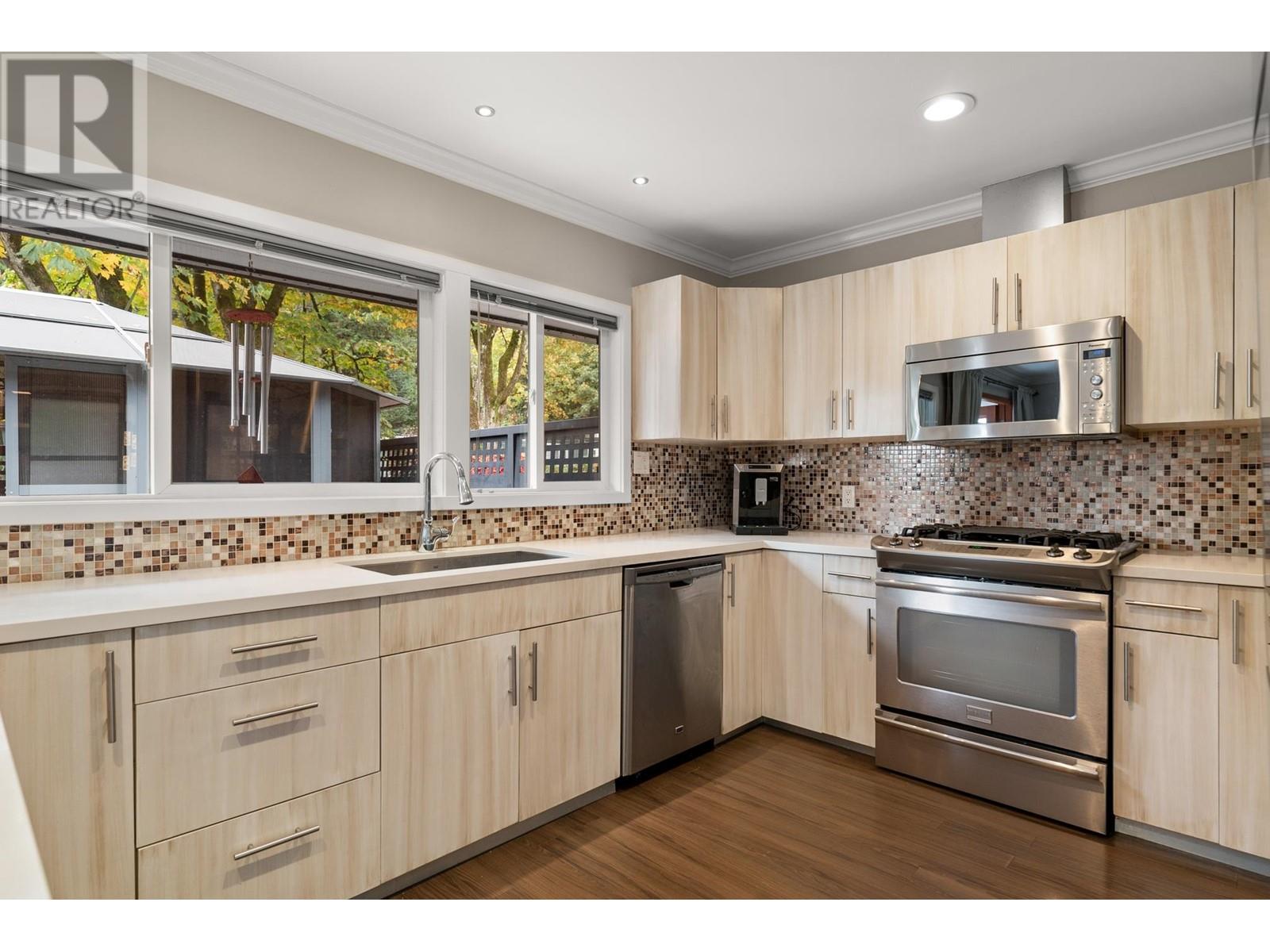 1177 Arborlynn Drive, North Vancouver, British Columbia  V7J 2V4 - Photo 6 - R2827434