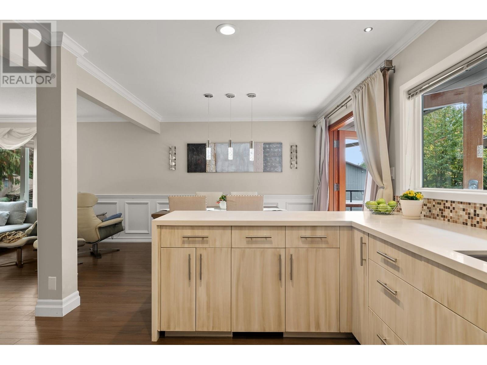 1177 Arborlynn Drive, North Vancouver, British Columbia  V7J 2V4 - Photo 7 - R2827434