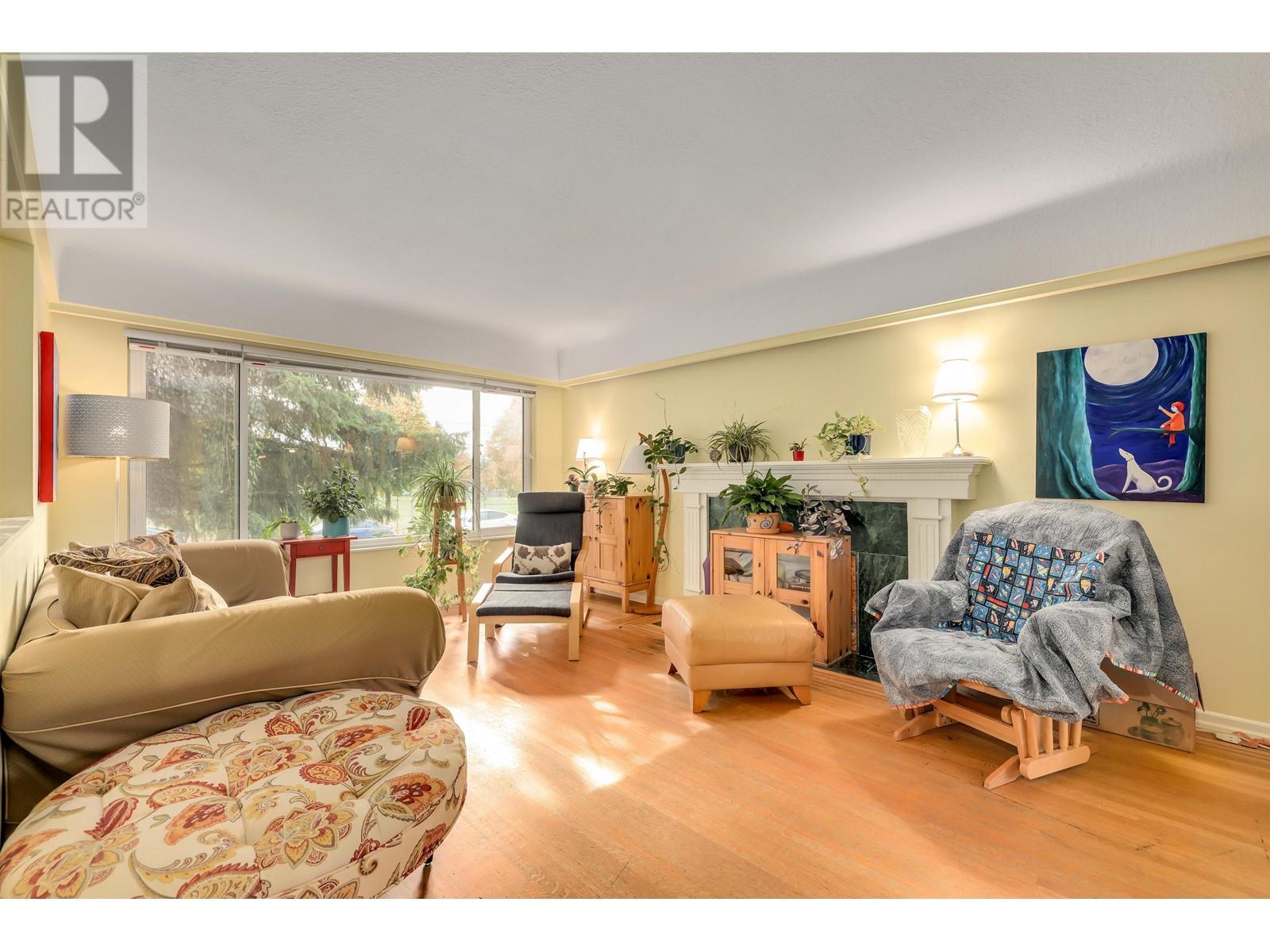 1019 Grover Avenue, Coquitlam, British Columbia  V3J 3E7 - Photo 4 - R2827442