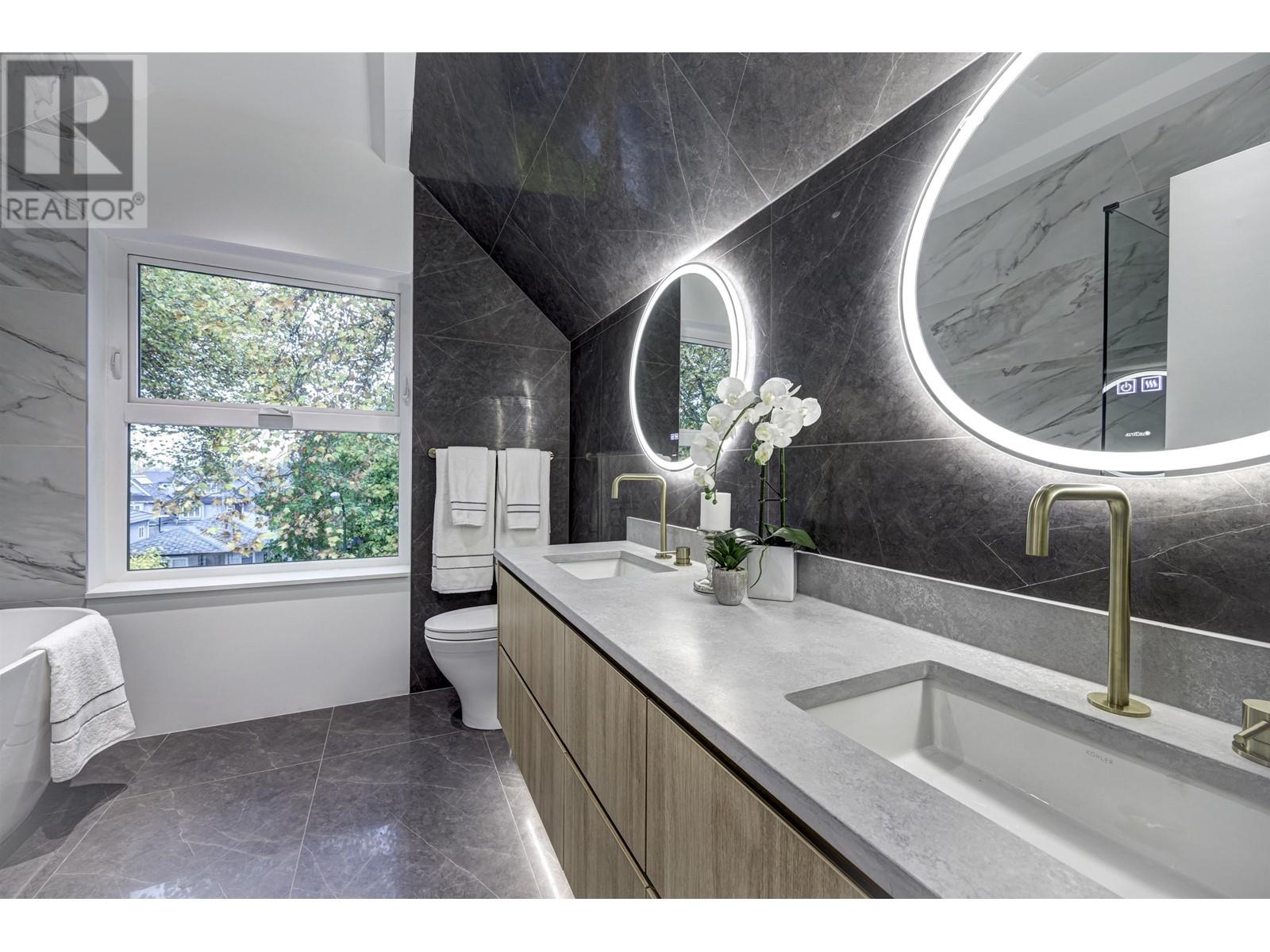 121 E 42nd Avenue, Vancouver, British Columbia  V5W 1S5 - Photo 35 - R2824802