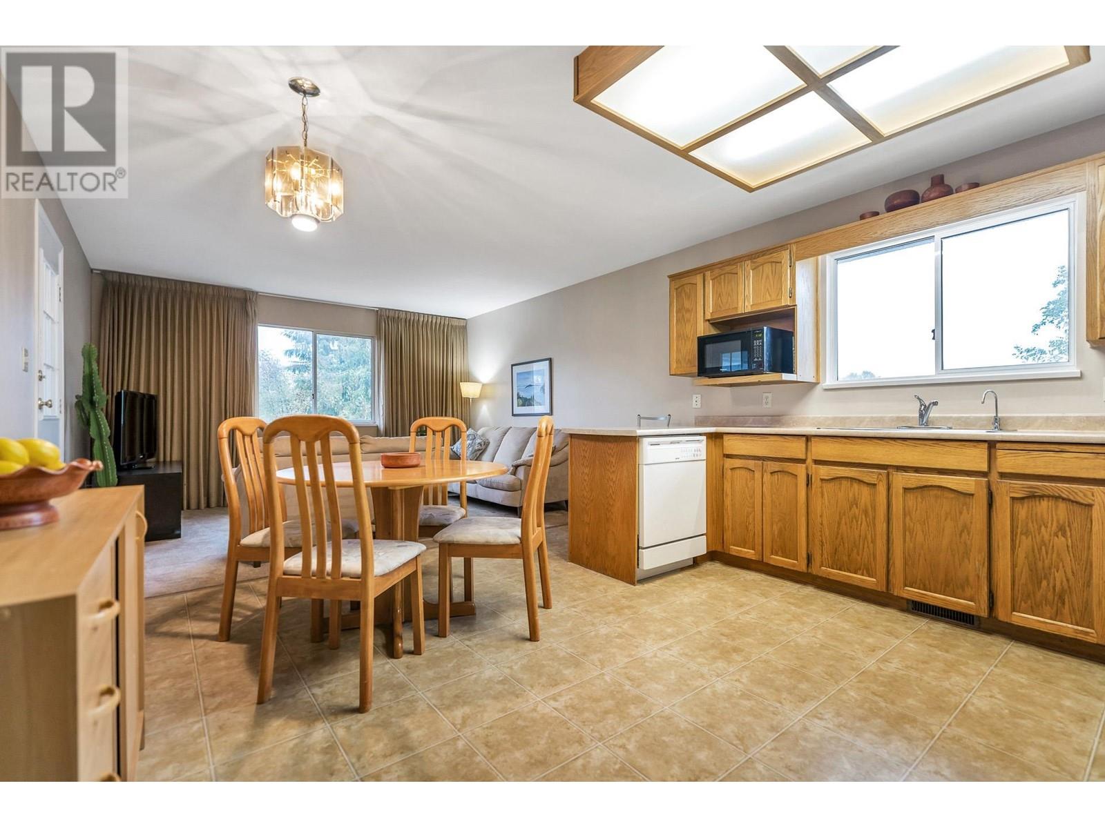 625 Pender Place, Port Coquitlam, British Columbia  V3B 7M2 - Photo 7 - R2827279