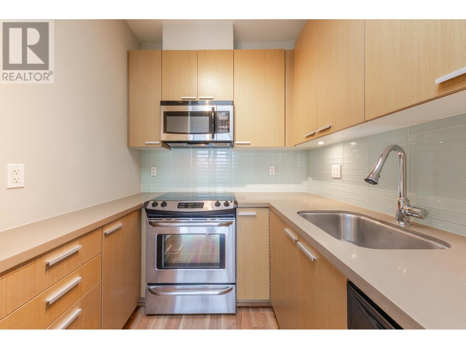 Ph8 5388 Grimmer Street, Burnaby, British Columbia  V5H 0B9 - Photo 3 - R2826495