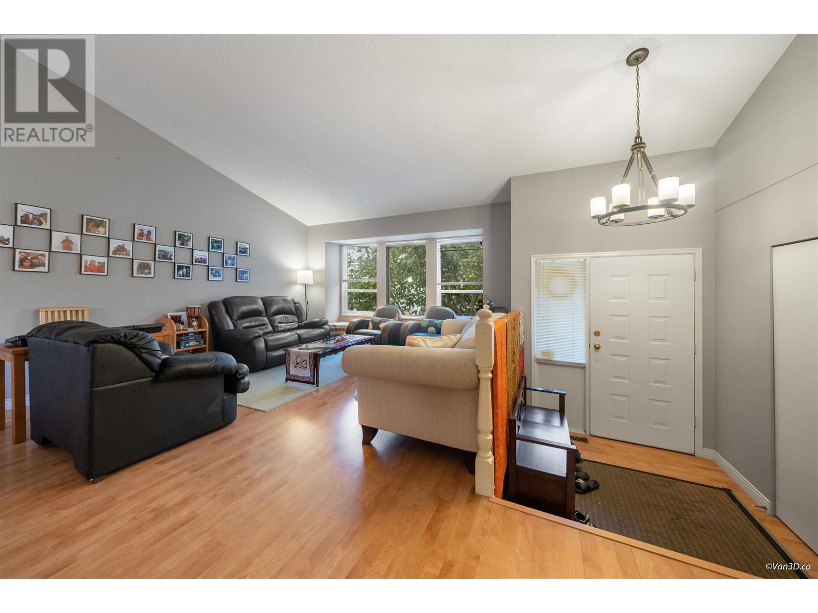 1303 Franklin Street, Coquitlam, British Columbia  V3B 6N6 - Photo 3 - R2827405
