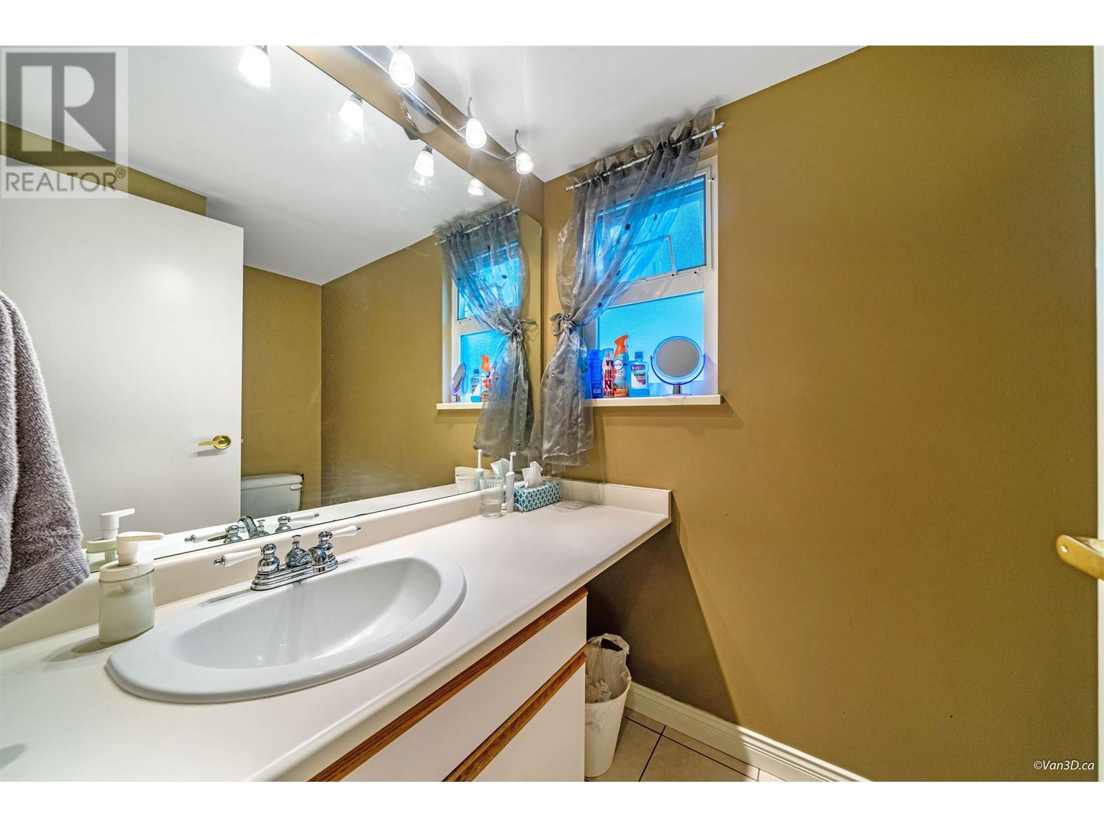 1303 Franklin Street, Coquitlam, British Columbia  V3B 6N6 - Photo 9 - R2827405