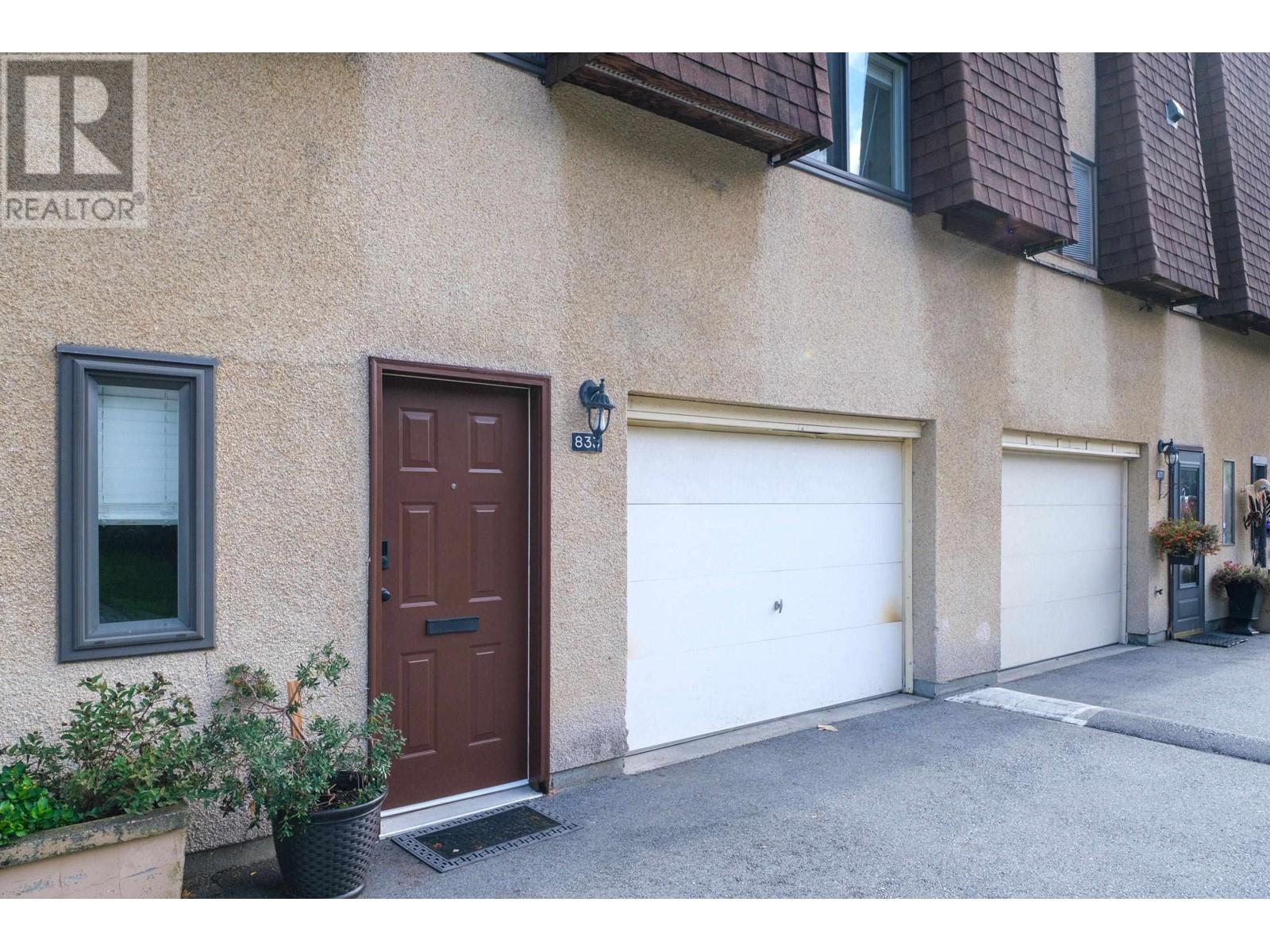 833 Old Lillooet Road, North Vancouver, British Columbia  V7J 2H6 - Photo 2 - R2827459