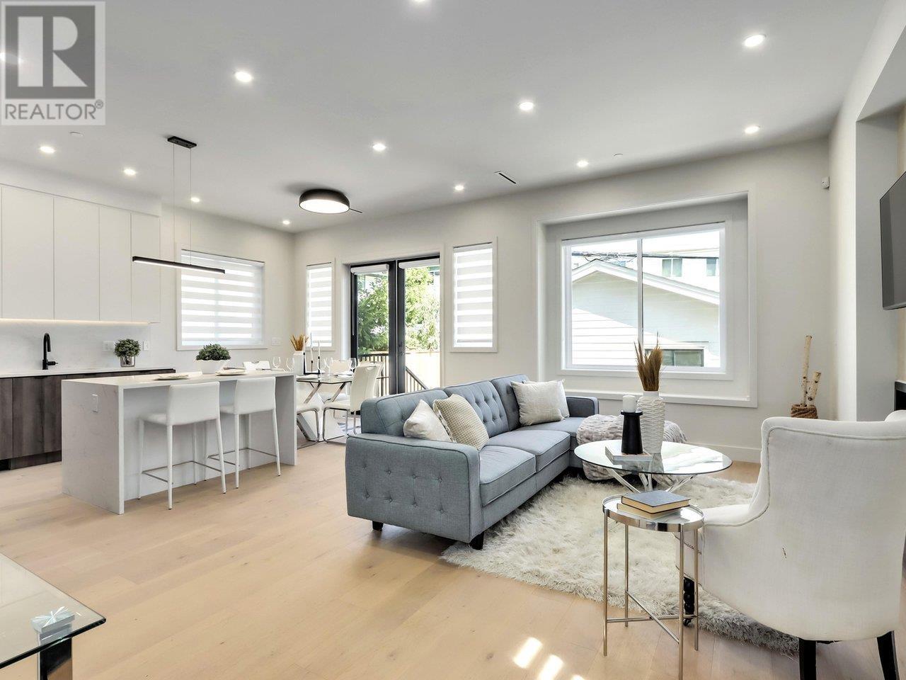 919 E 10th Avenue, Vancouver, British Columbia  V5T 2B3 - Photo 1 - R2827480