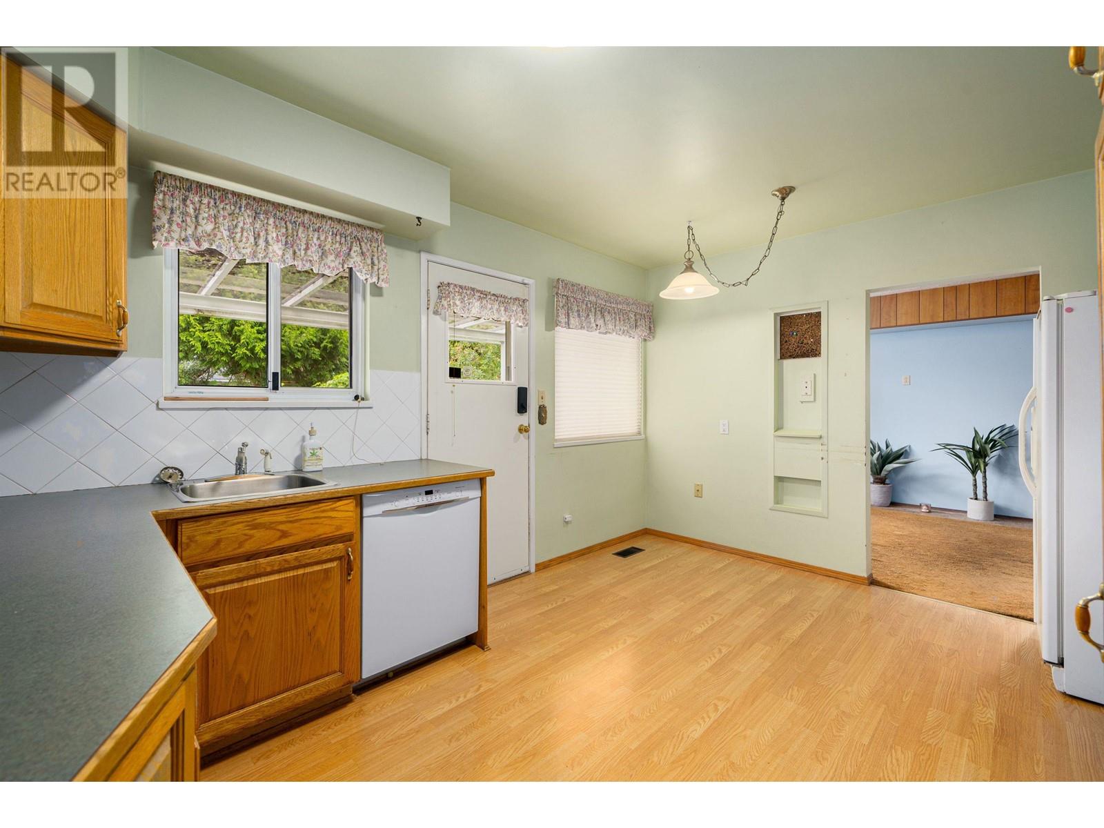 2915 Astor Drive, Burnaby, British Columbia  V3J 1K2 - Photo 11 - R2827534