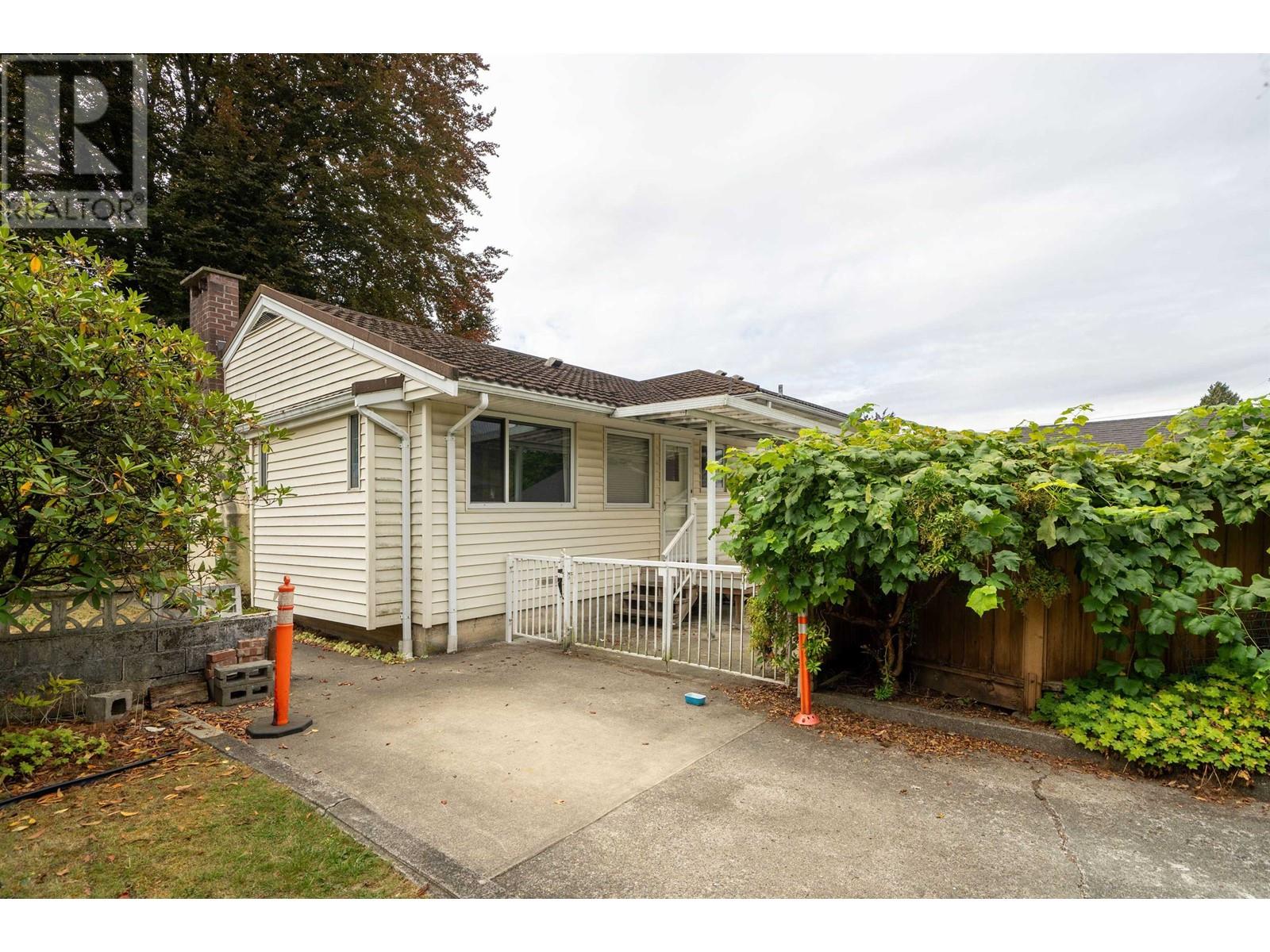 2915 Astor Drive, Burnaby, British Columbia  V3J 1K2 - Photo 4 - R2827534