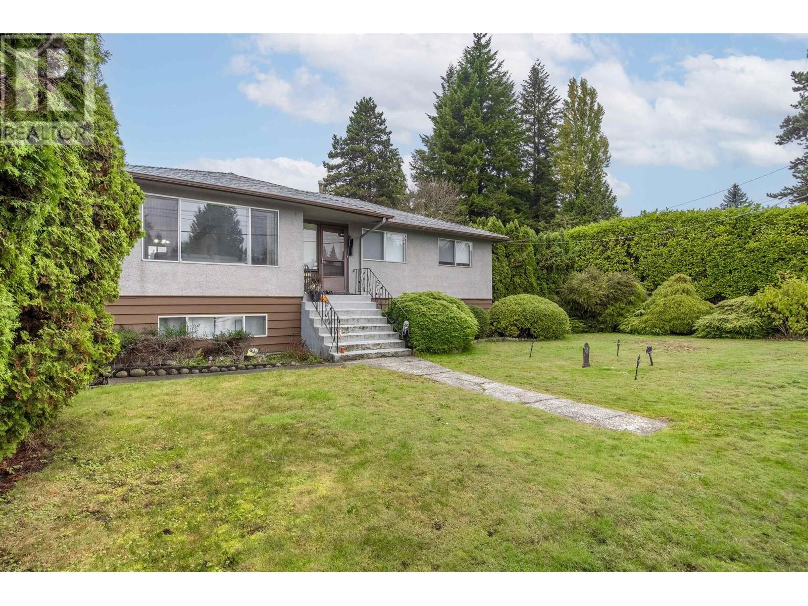 508 Laurentian Crescent, Coquitlam, British Columbia  V3J 6G9 - Photo 3 - R2826345