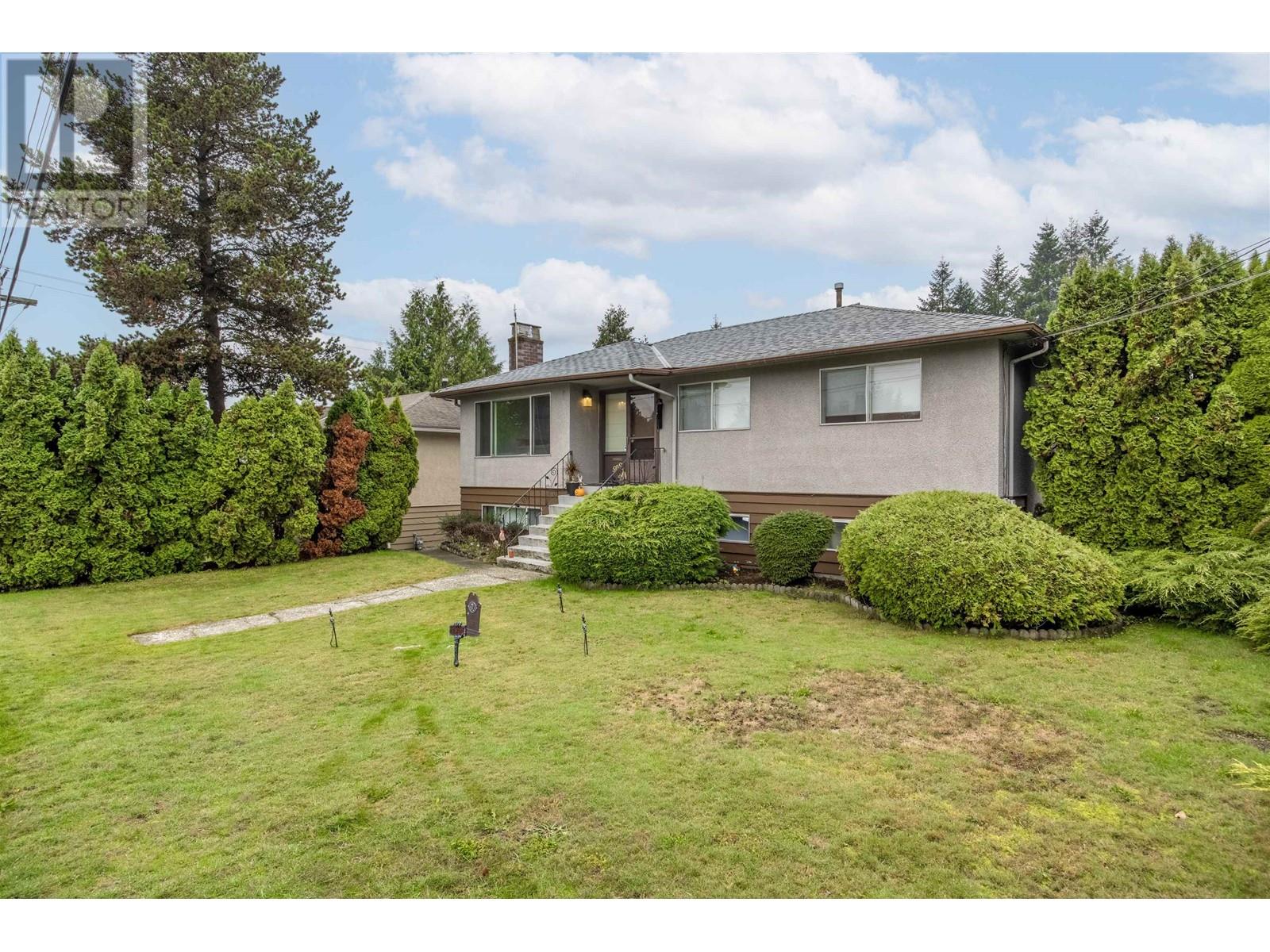 508 Laurentian Crescent, Coquitlam, British Columbia  V3J 6G9 - Photo 4 - R2826345