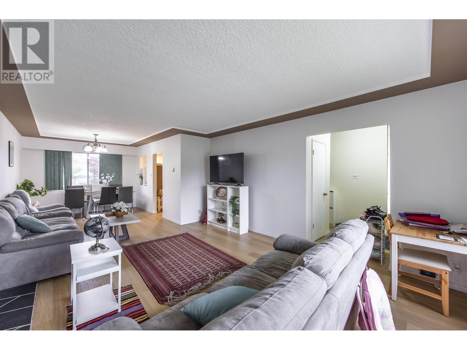508 Laurentian Crescent, Coquitlam, British Columbia  V3J 6G9 - Photo 6 - R2826345
