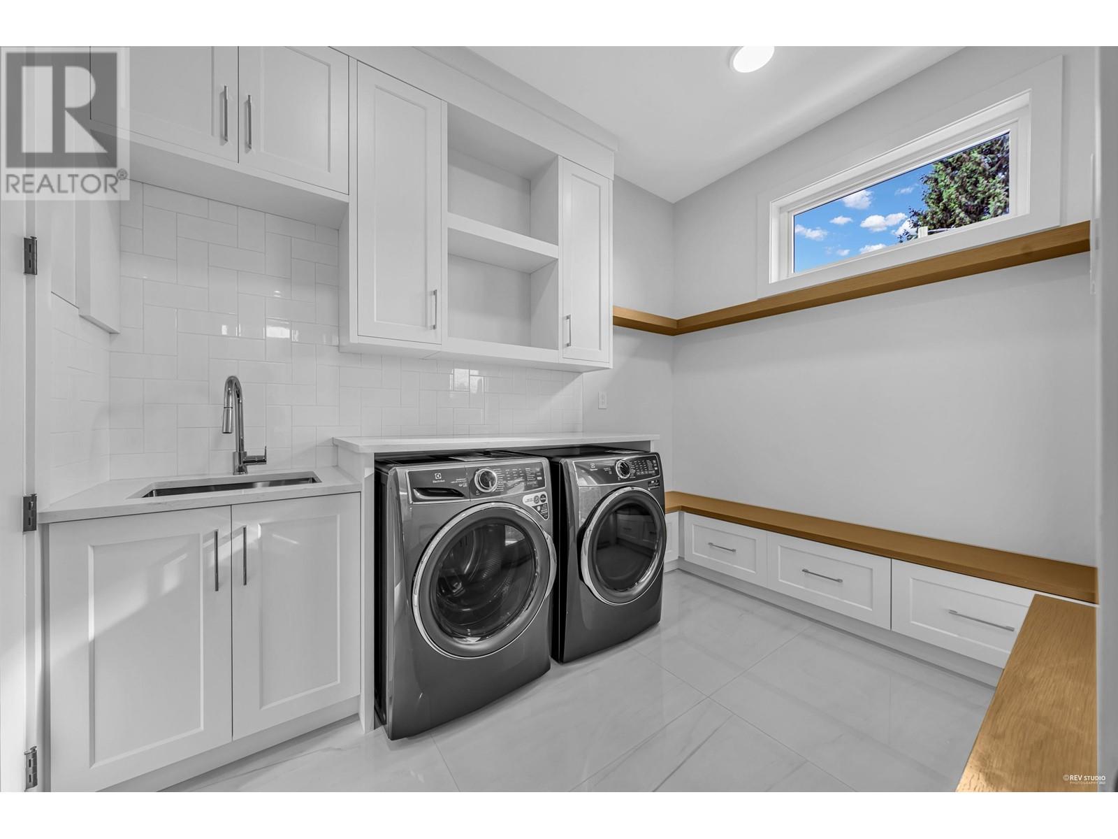 6680 Aubrey Street, Burnaby, British Columbia  V5B 2E2 - Photo 9 - R2827403