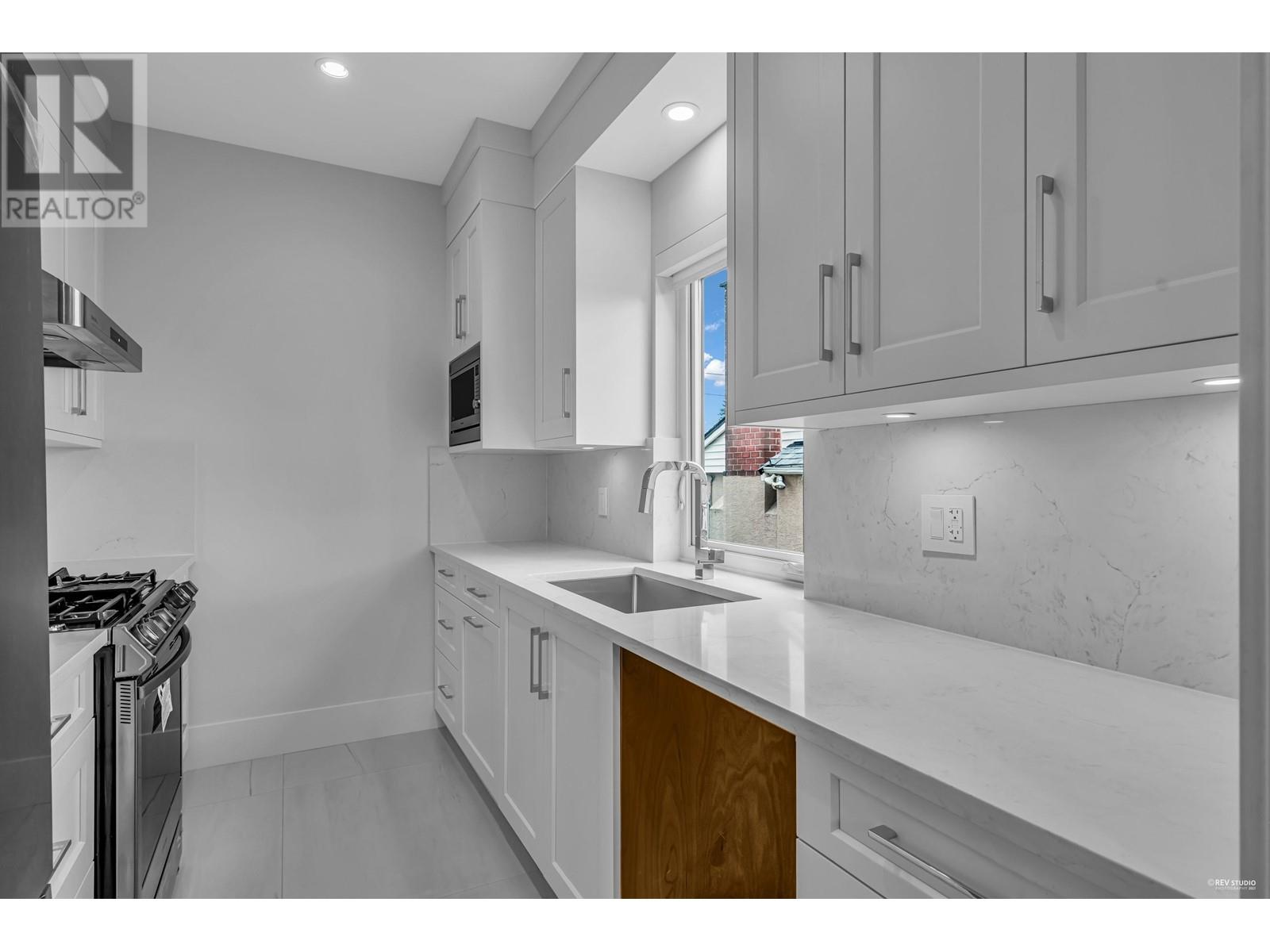 6680 Aubrey Street, Burnaby, British Columbia  V5B 2E2 - Photo 10 - R2827403