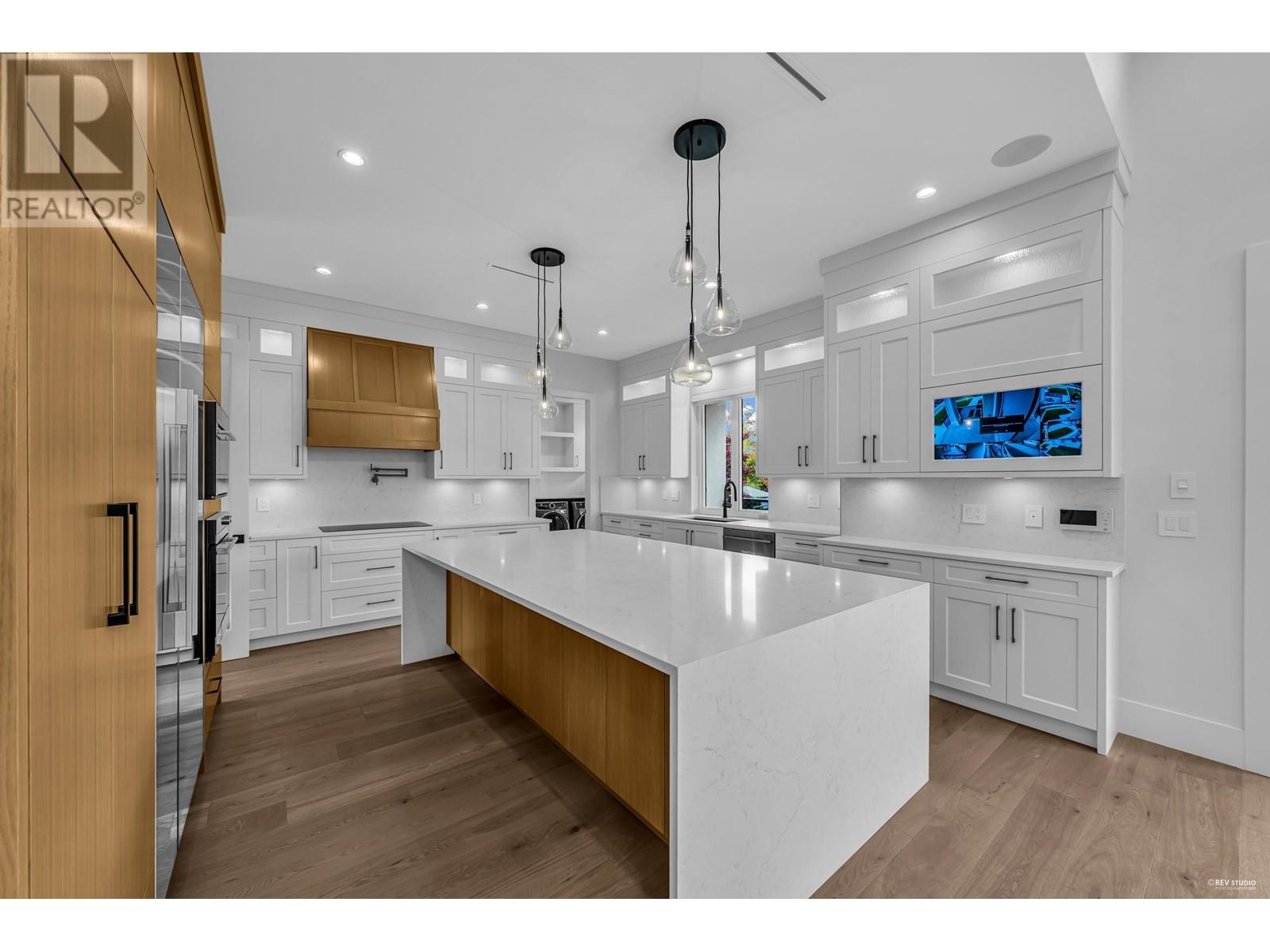 6680 Aubrey Street, Burnaby, British Columbia  V5B 2E2 - Photo 8 - R2827403