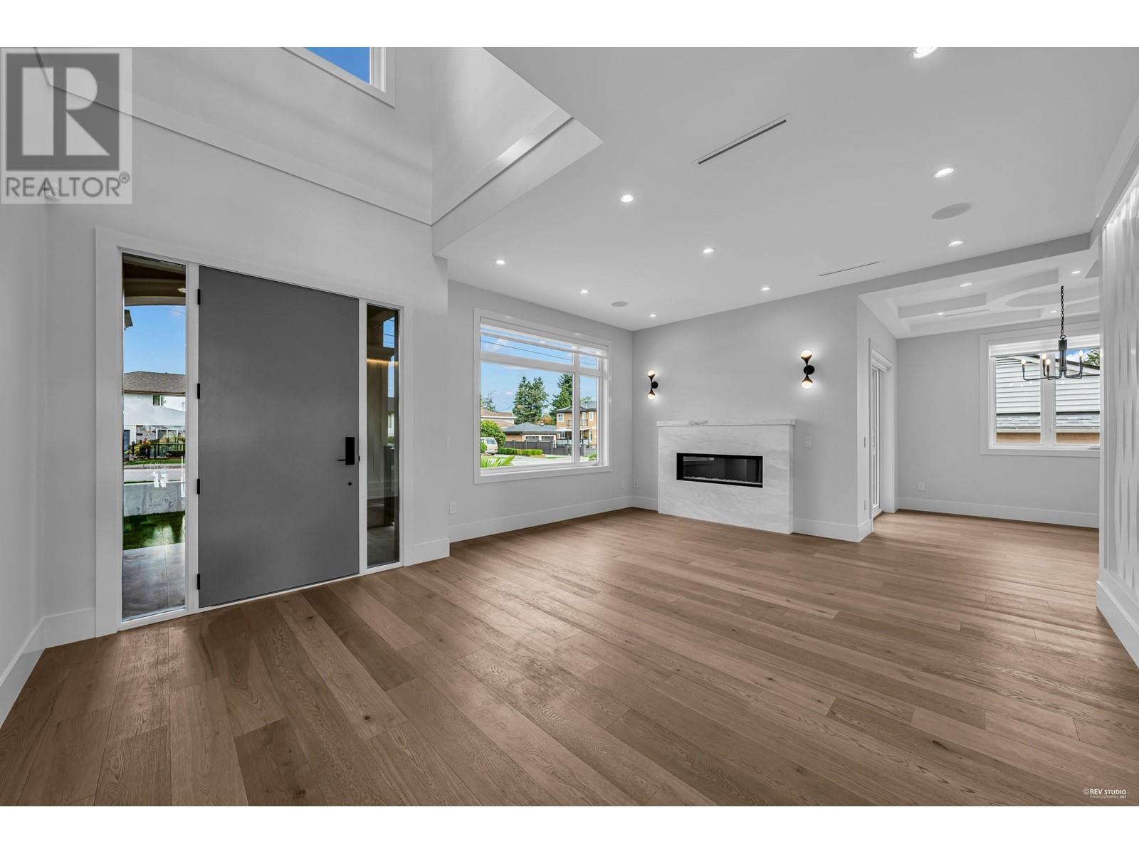 6680 Aubrey Street, Burnaby, British Columbia  V5B 2E2 - Photo 2 - R2827403