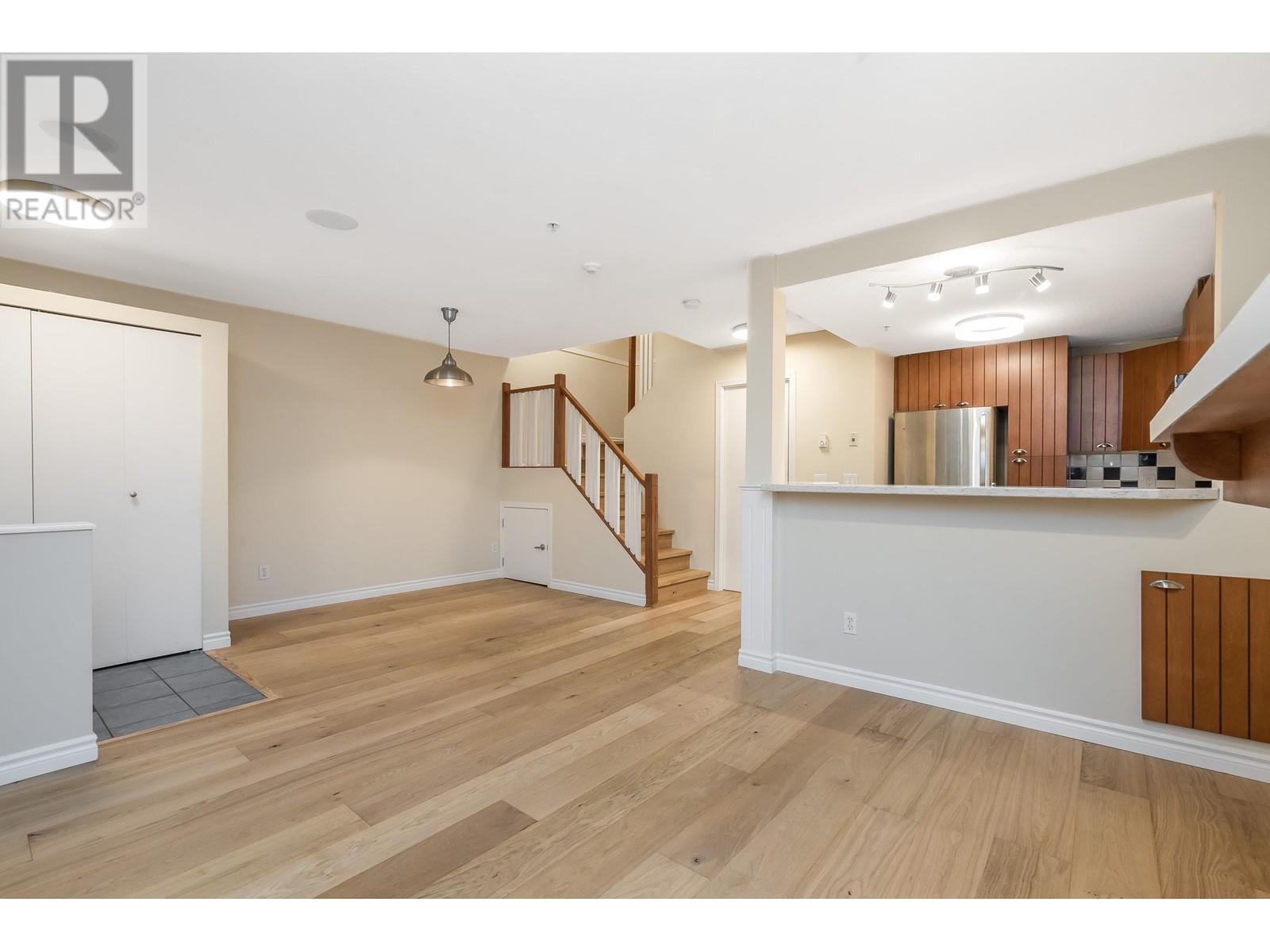 7326 Hawthorne Terrace, Burnaby, British Columbia  V5E 4M4 - Photo 9 - R2827213