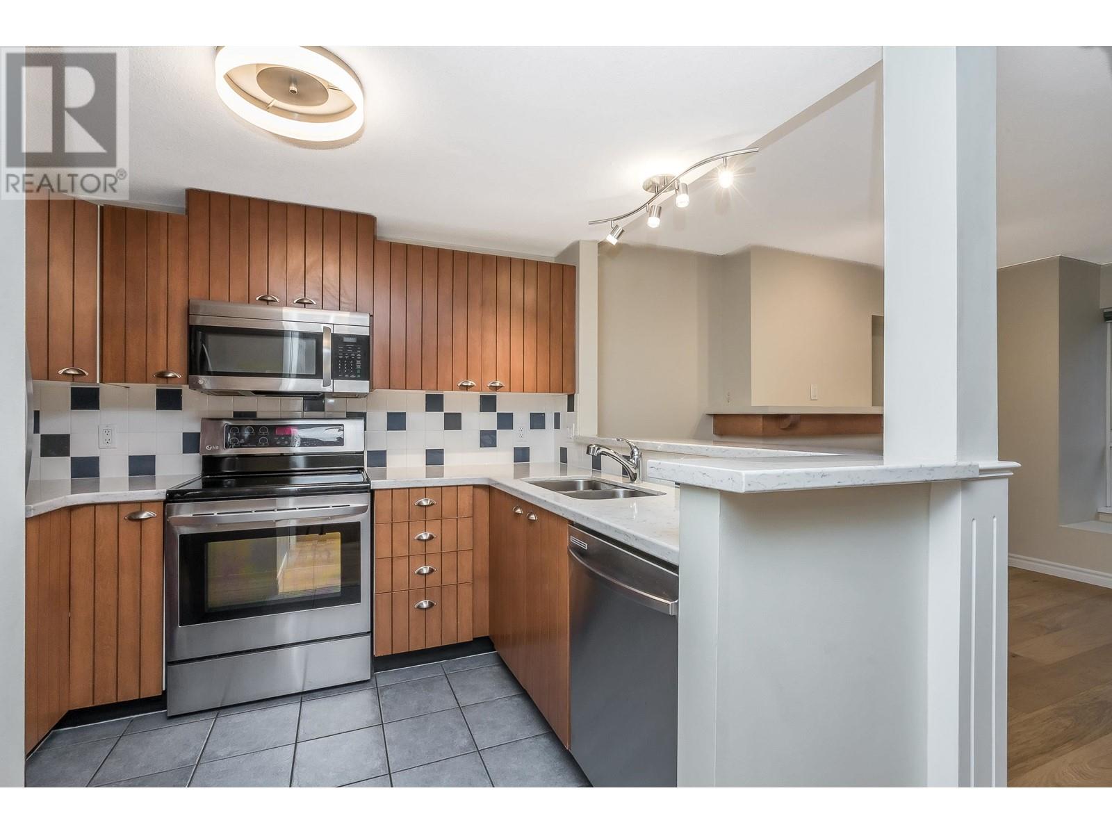 7326 Hawthorne Terrace, Burnaby, British Columbia  V5E 4M4 - Photo 16 - R2827213