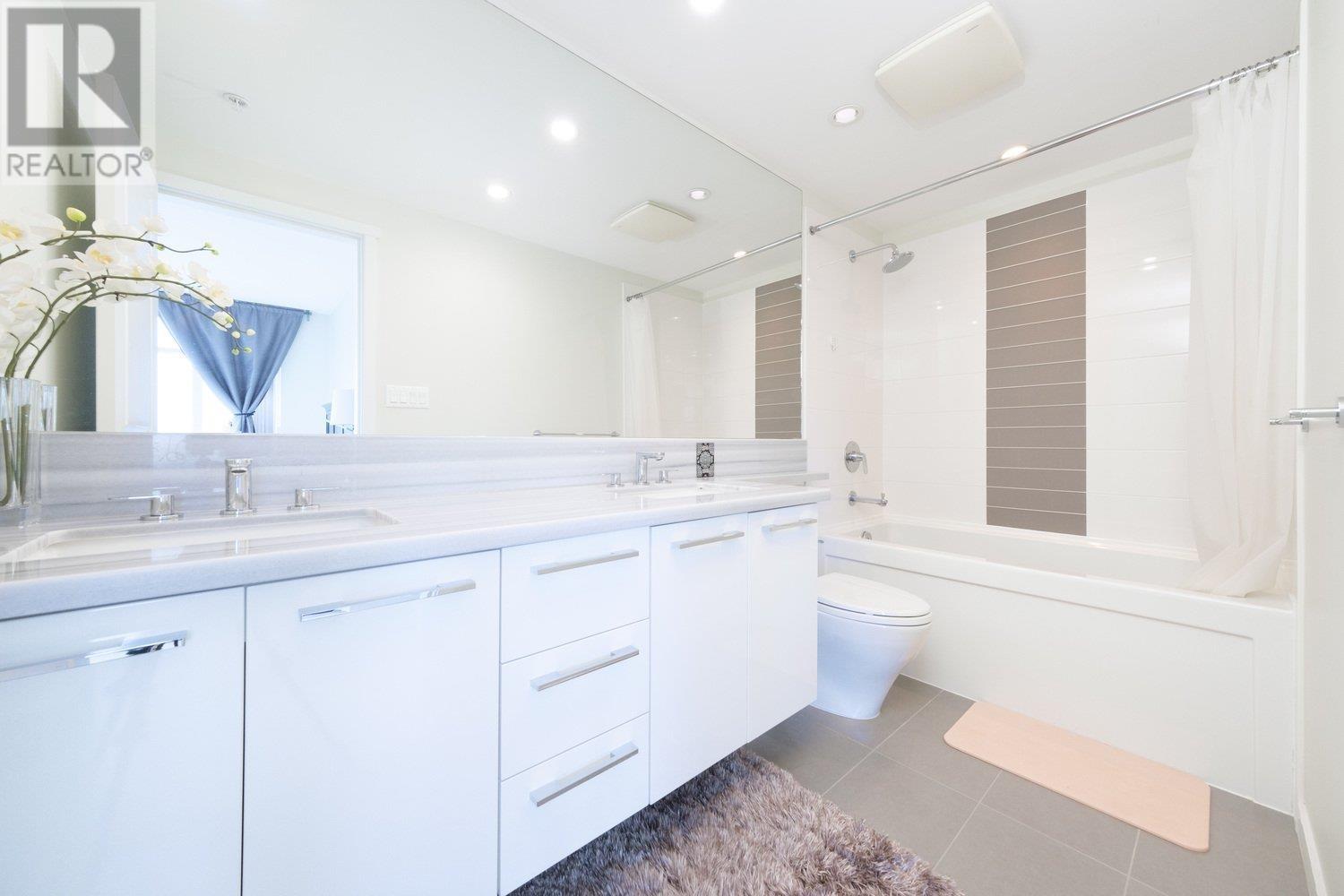1801 3102 Windsor Gate, Coquitlam, British Columbia  V3B 0J3 - Photo 14 - R2827049