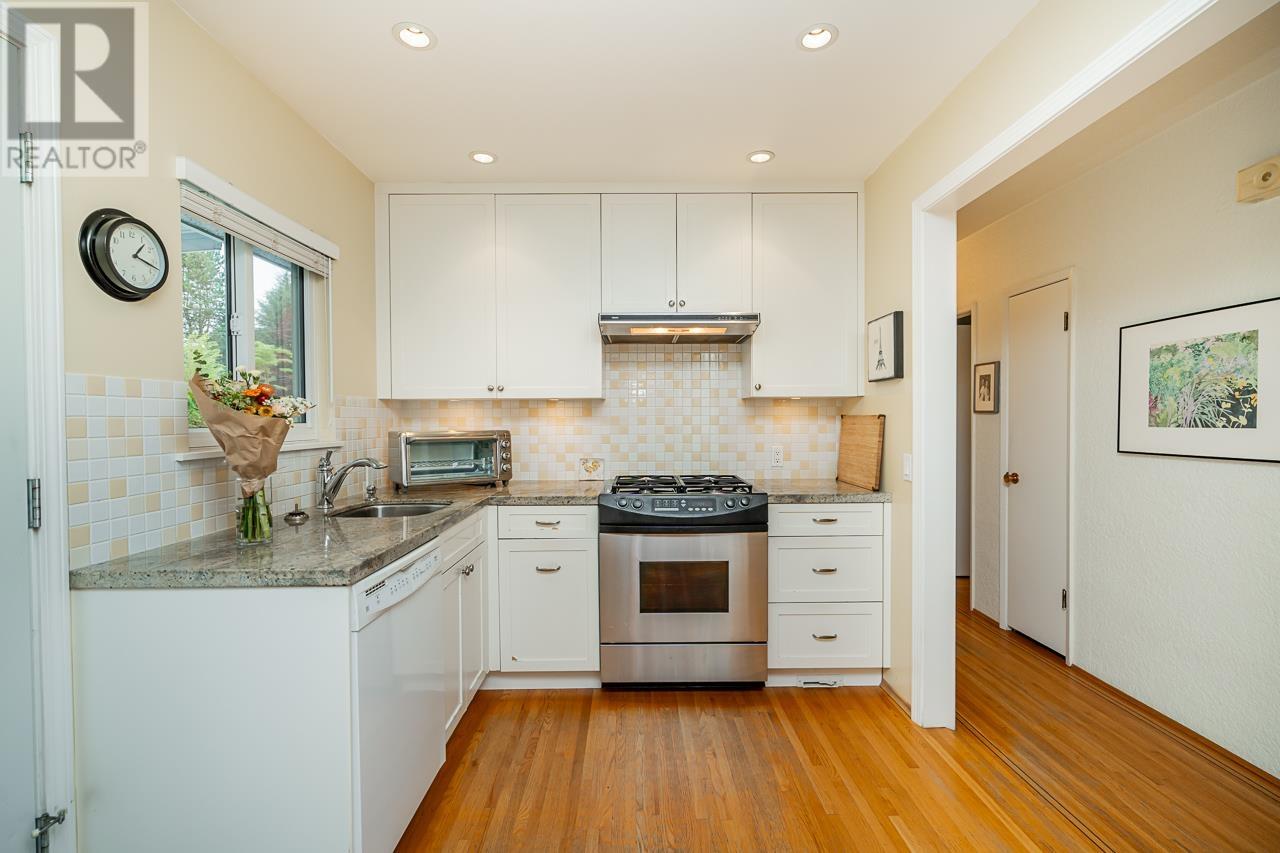 3225 Chrisdale Avenue, Burnaby, British Columbia  V5A 2Y1 - Photo 12 - R2827254