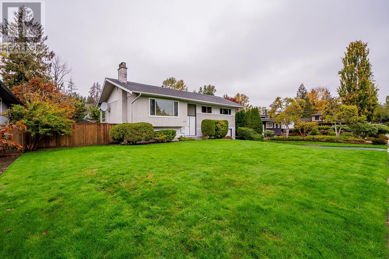 3225 Chrisdale Avenue, Burnaby, British Columbia  V5A 2Y1 - Photo 2 - R2827254