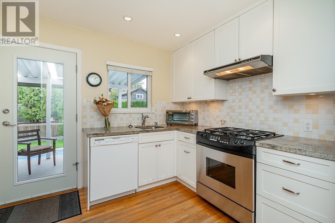 3225 Chrisdale Avenue, Burnaby, British Columbia  V5A 2Y1 - Photo 13 - R2827254