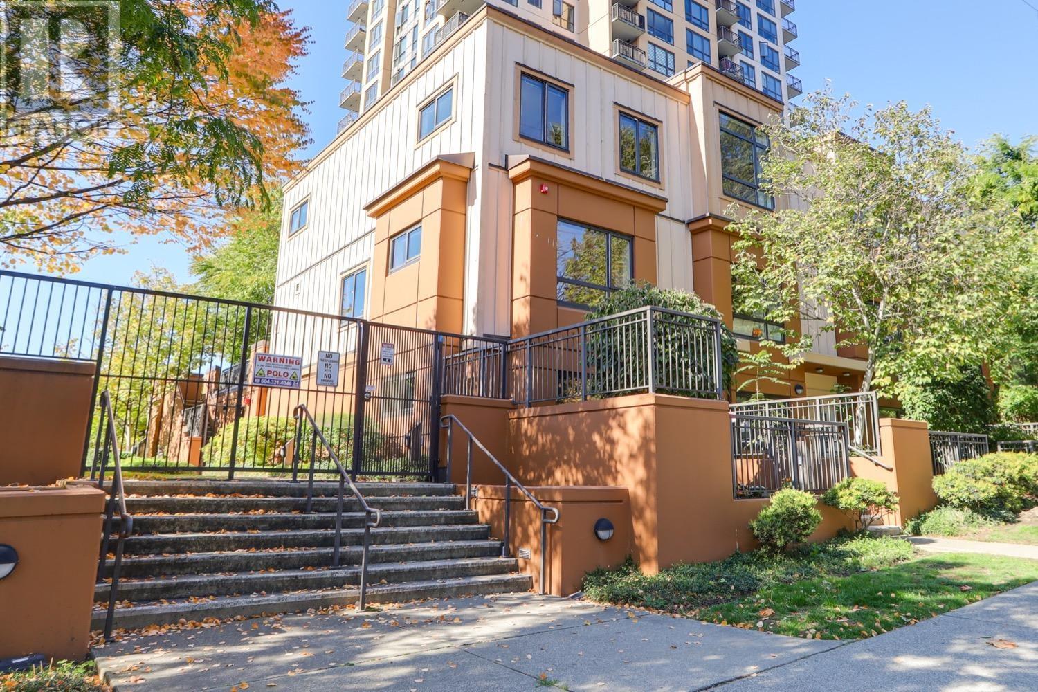 396 Westview Street, Coquitlam, British Columbia  V3K 0A3 - Photo 3 - R2827318