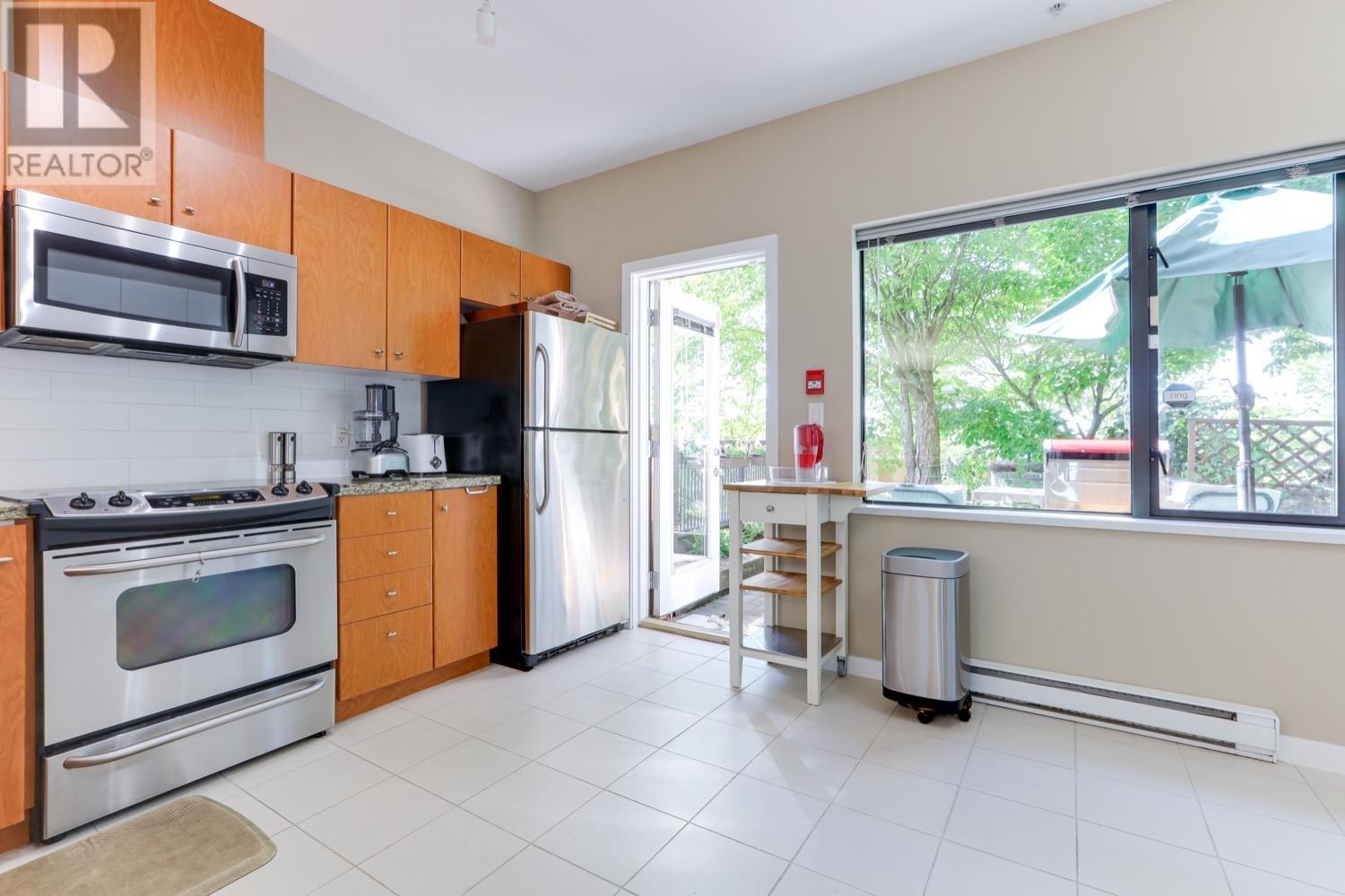 396 Westview Street, Coquitlam, British Columbia  V3K 0A3 - Photo 10 - R2827318