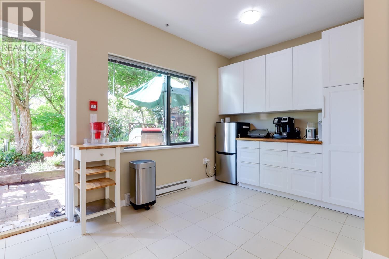 396 Westview Street, Coquitlam, British Columbia  V3K 0A3 - Photo 11 - R2827318