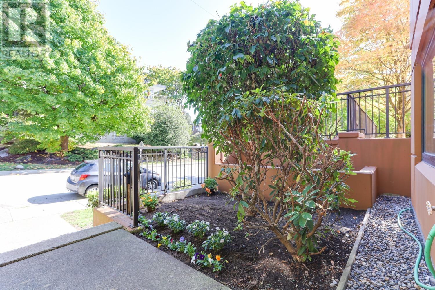 396 Westview Street, Coquitlam, British Columbia  V3K 0A3 - Photo 4 - R2827318